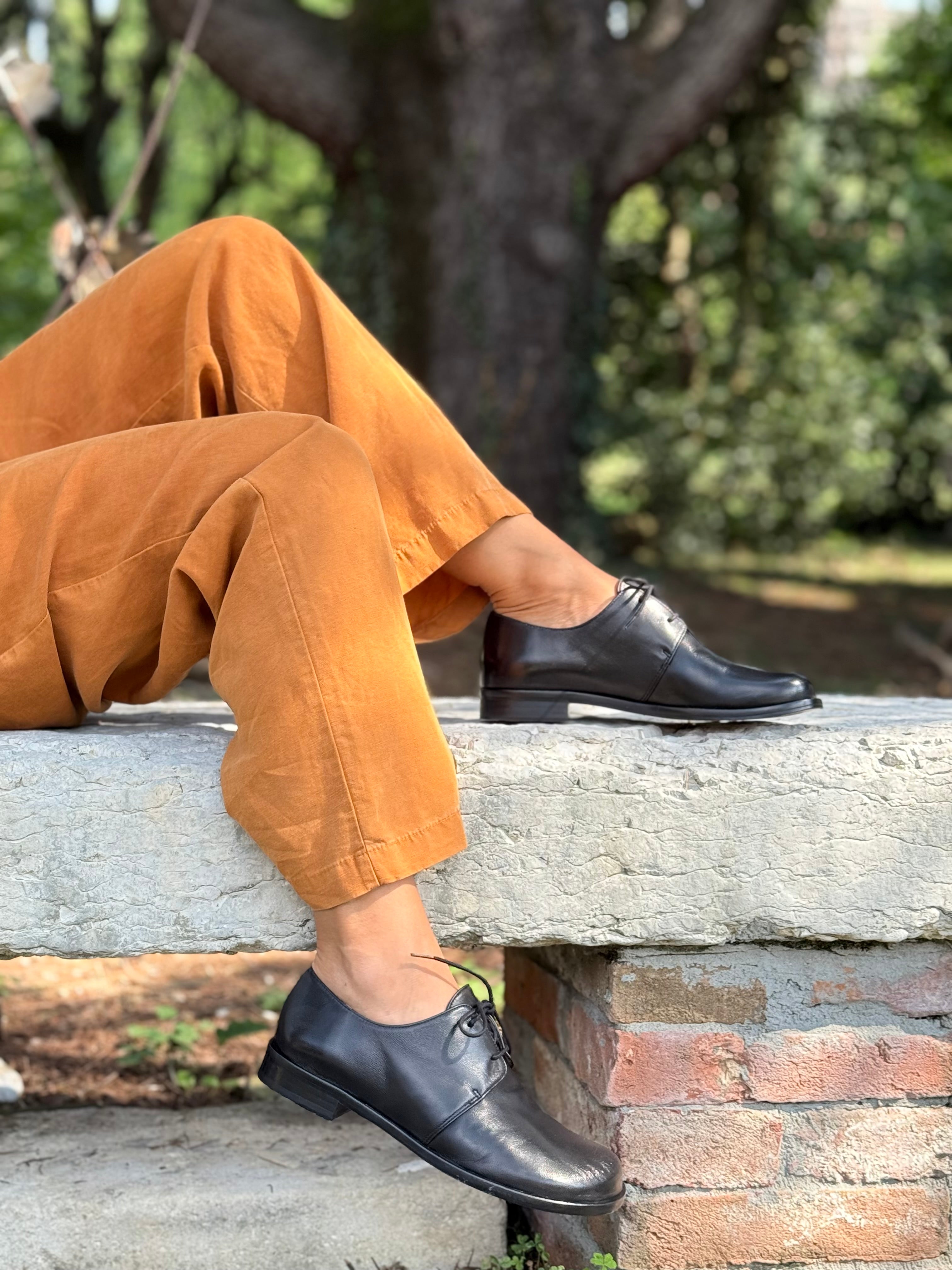 Image of Beagle Black scarpa bassa allacciata in nappa nera tacco 2 cm artigianale