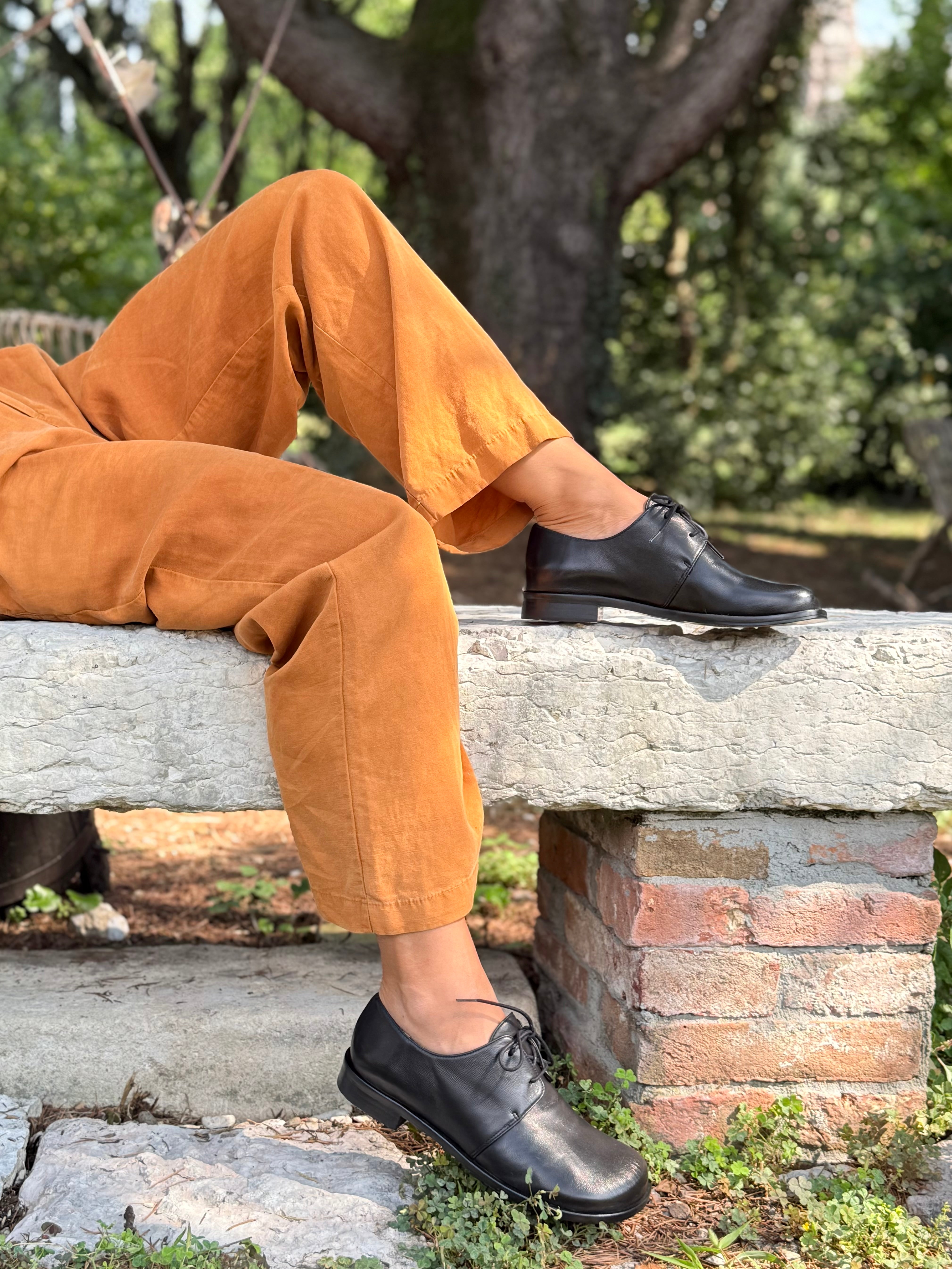 Image of Beagle Black scarpa bassa allacciata in nappa nera tacco 2 cm artigianale