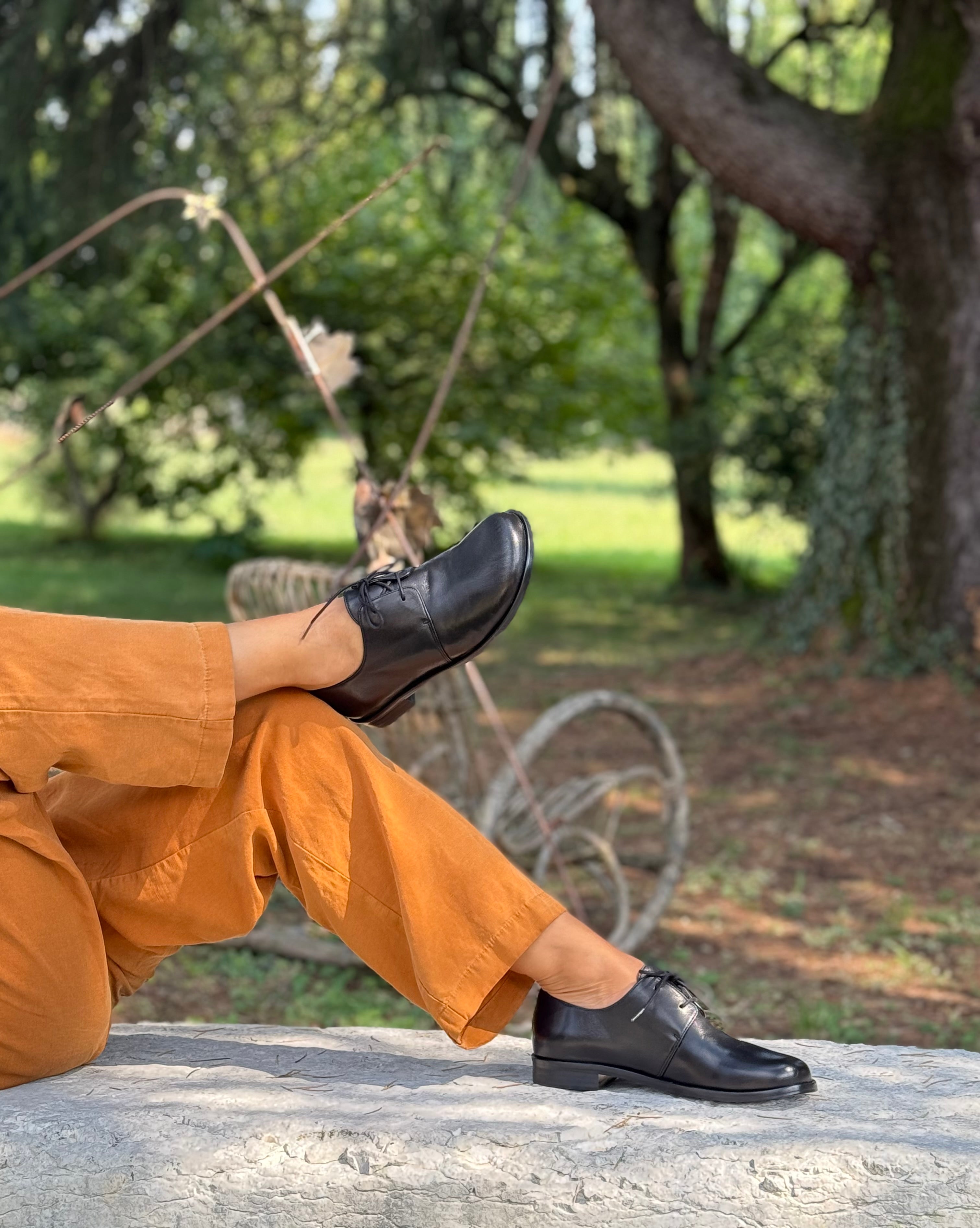 Image of Beagle Black scarpa bassa allacciata in nappa nera tacco 2 cm artigianale