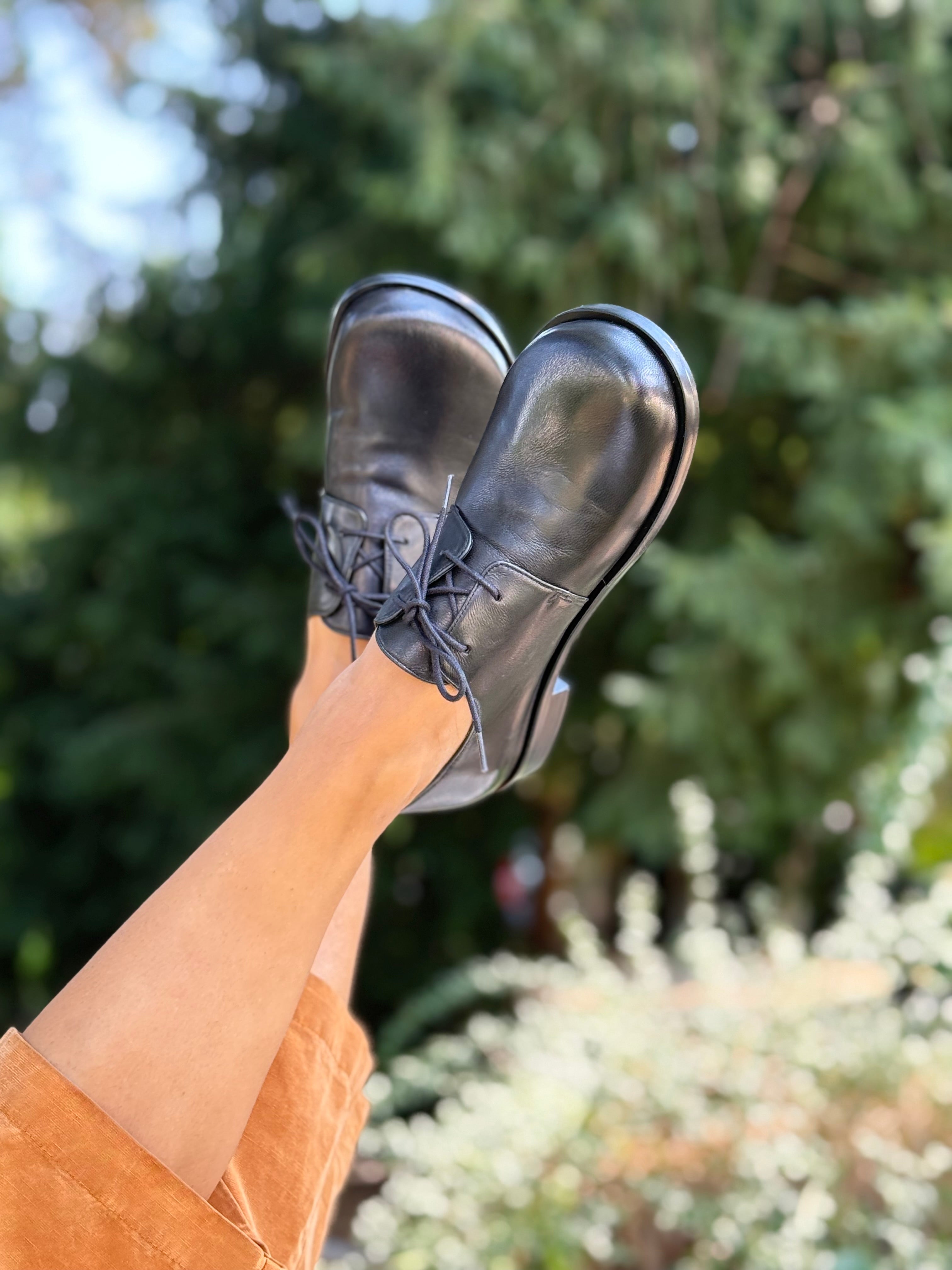 Image of Beagle Black scarpa bassa allacciata in nappa nera tacco 2 cm artigianale