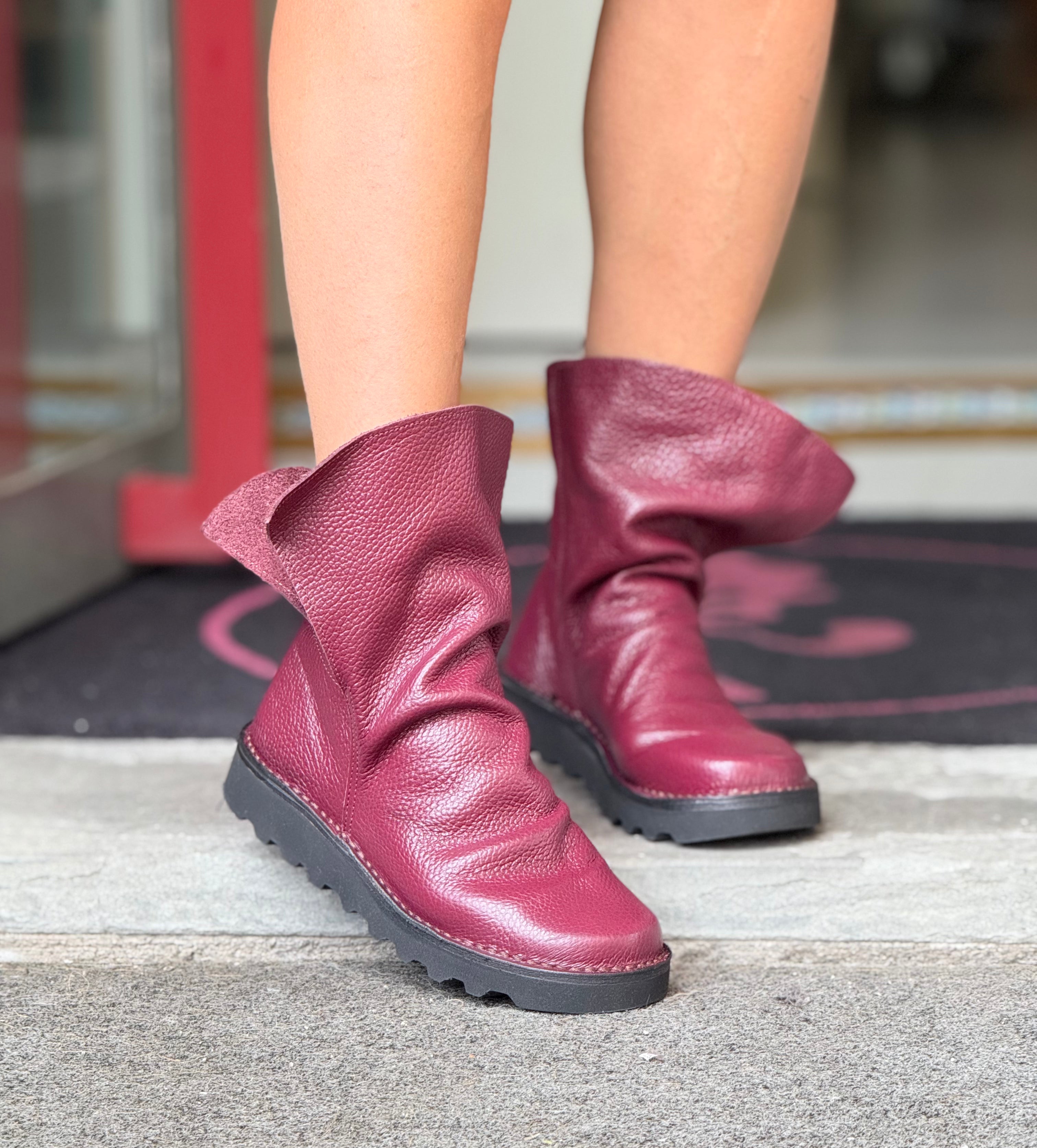 Dobby Bordeaux stivaletto in pelle bordeaux stile peterpan artigianale toscano