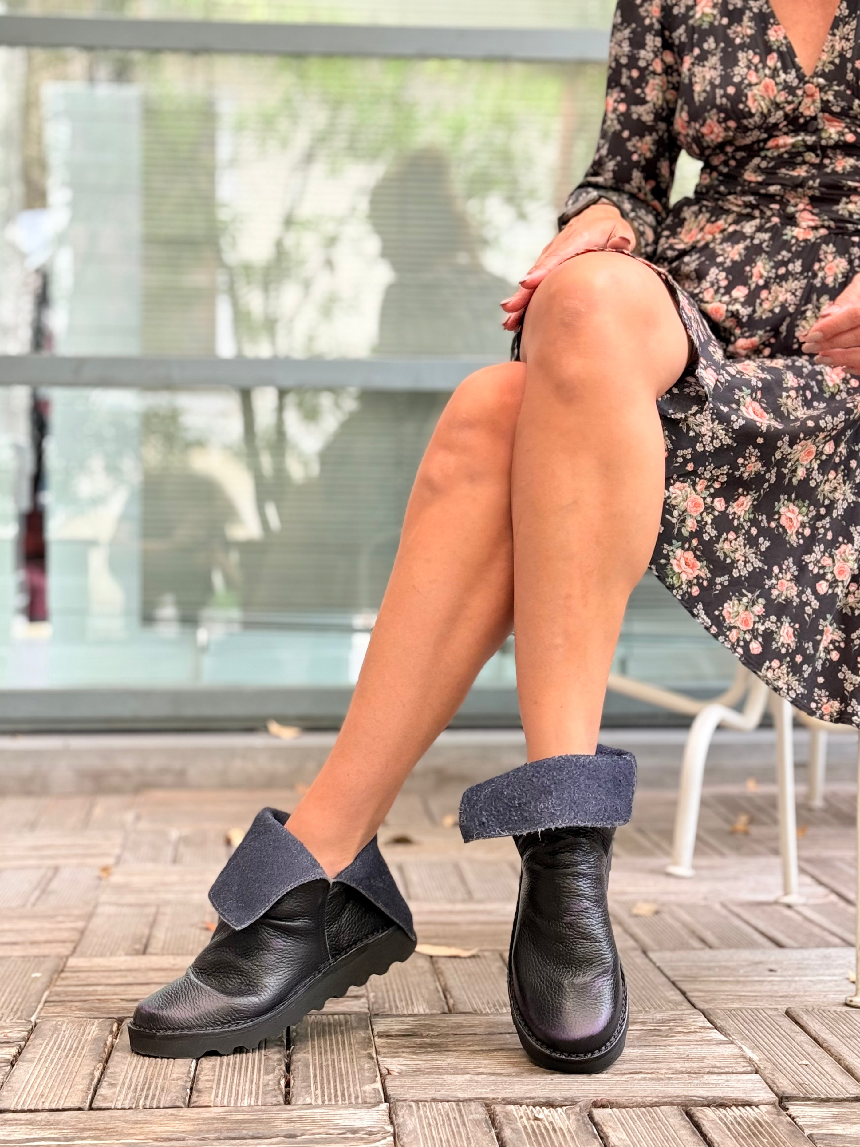 Image of Dobby Purple stivaletto in pelle viola suola vibram stile peterpan artigianale toscano