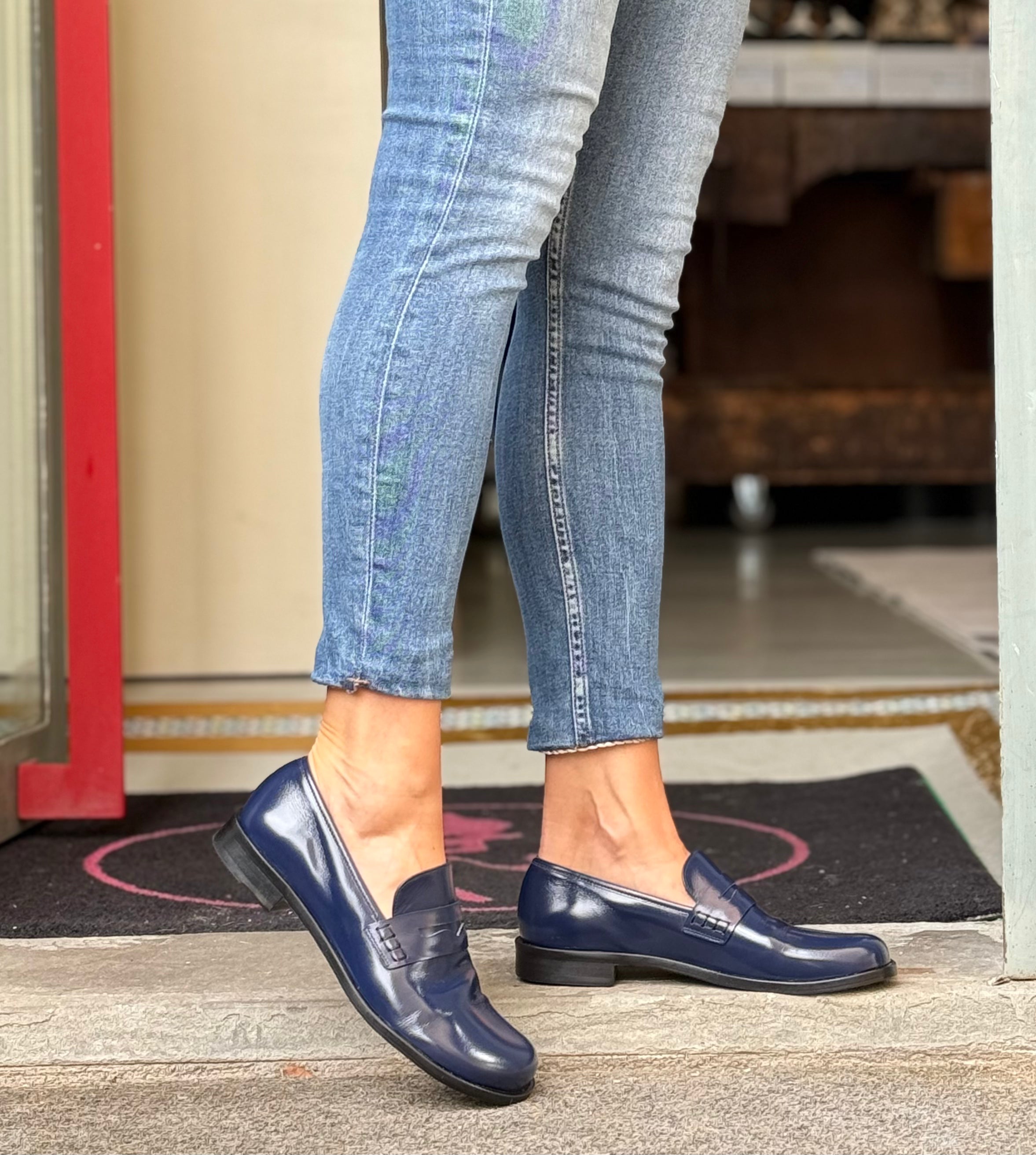 Image of Billy Navy mocassino in pelle blu dal taglio maschile artigianale Lagattaconglistivali