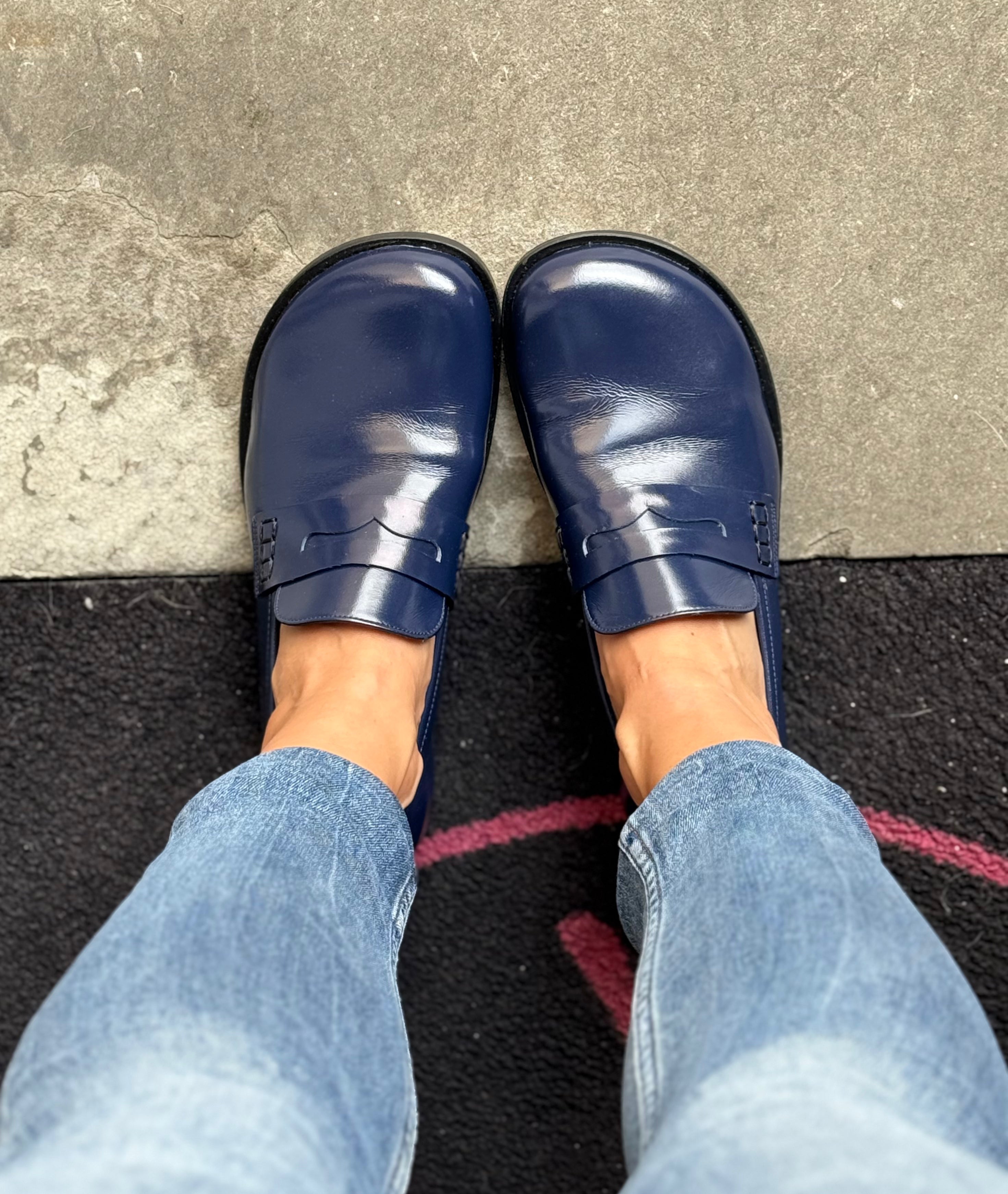 Image of Billy Navy mocassino in pelle blu dal taglio maschile artigianale Lagattaconglistivali