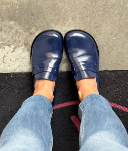 Image of Billy Navy mocassino in pelle blu dal taglio maschile artigianale Lagattaconglistivali