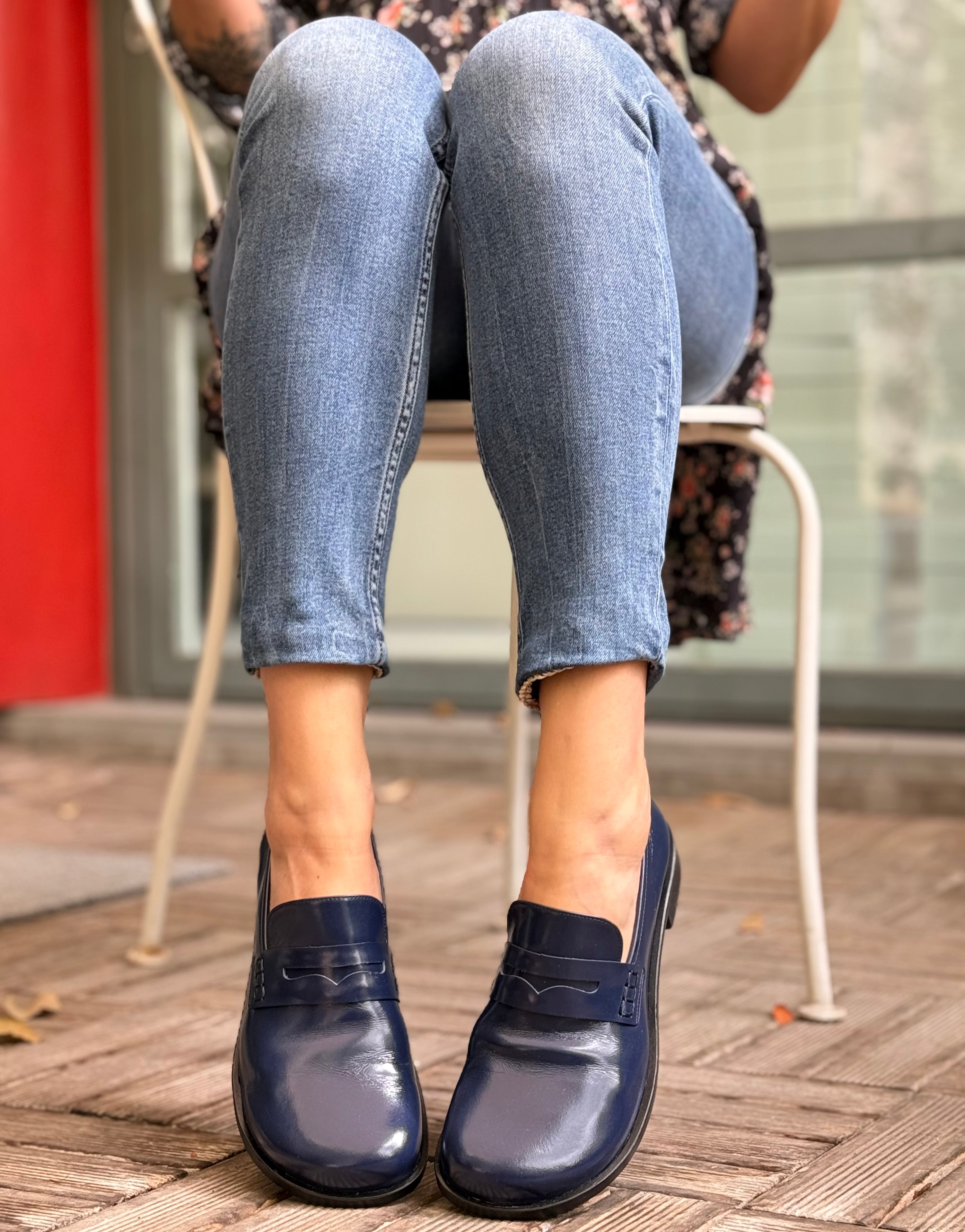 Image of Billy Navy mocassino in pelle blu dal taglio maschile artigianale Lagattaconglistivali