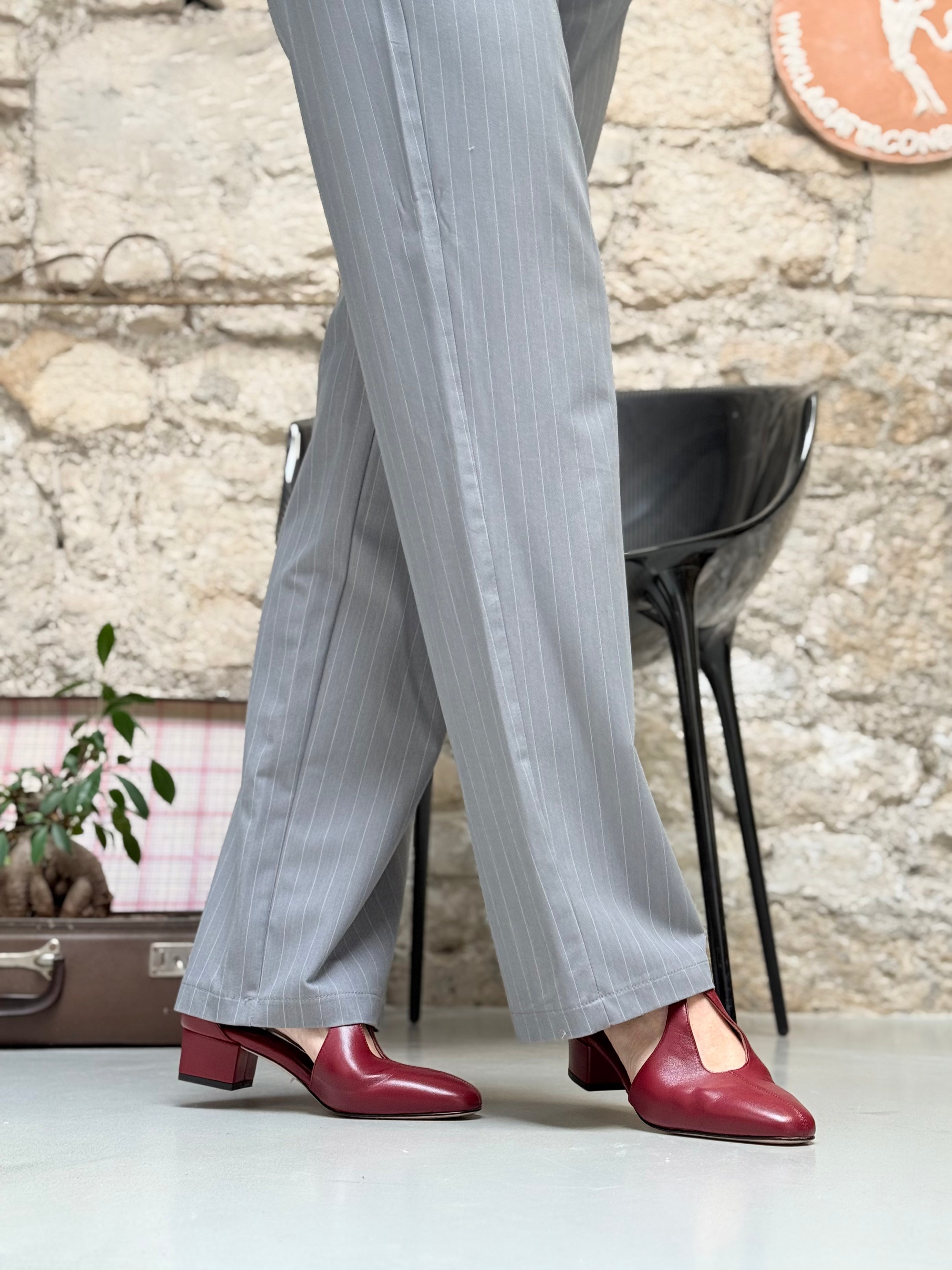 Image of Brenda Bordeaux decollete t bar in nappa bordeaux - tacco 4 artigianale toscana