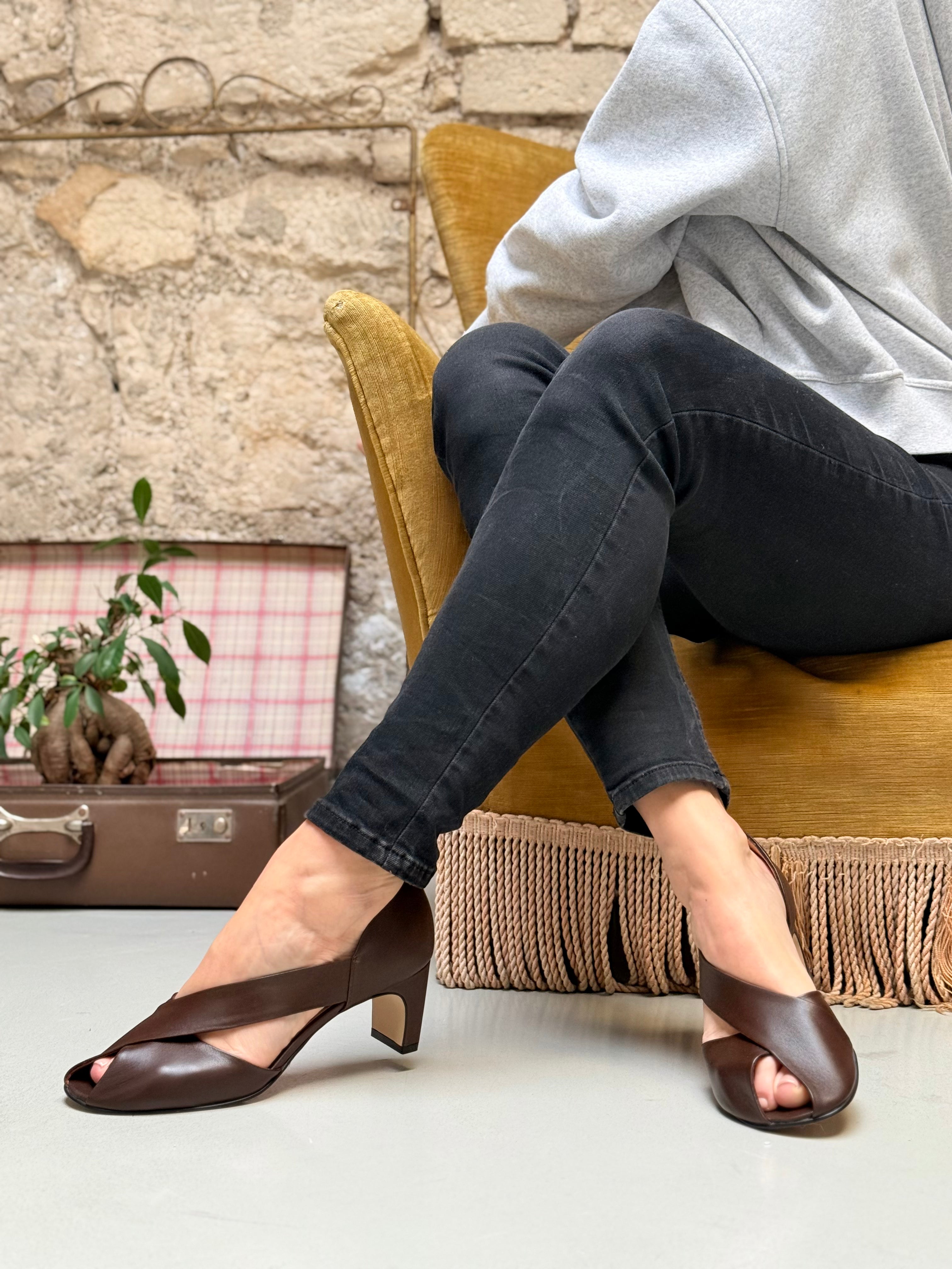 Image of Hoofy Choco sandalo open toe in nappa marrone tacco 6 artigianale marchigiana