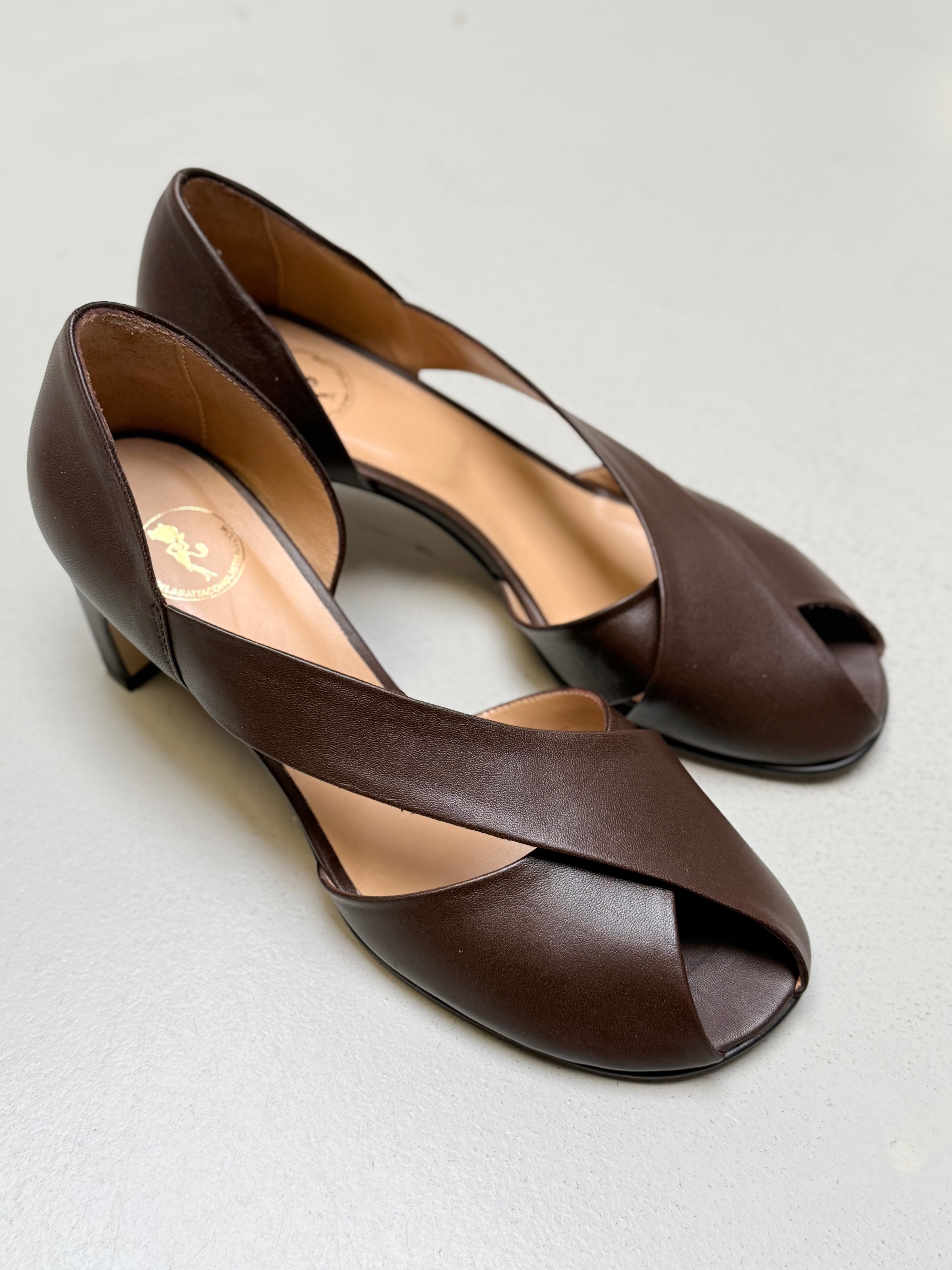 Image of Hoofy Choco sandalo open toe in nappa marrone tacco 6 artigianale marchigiana
