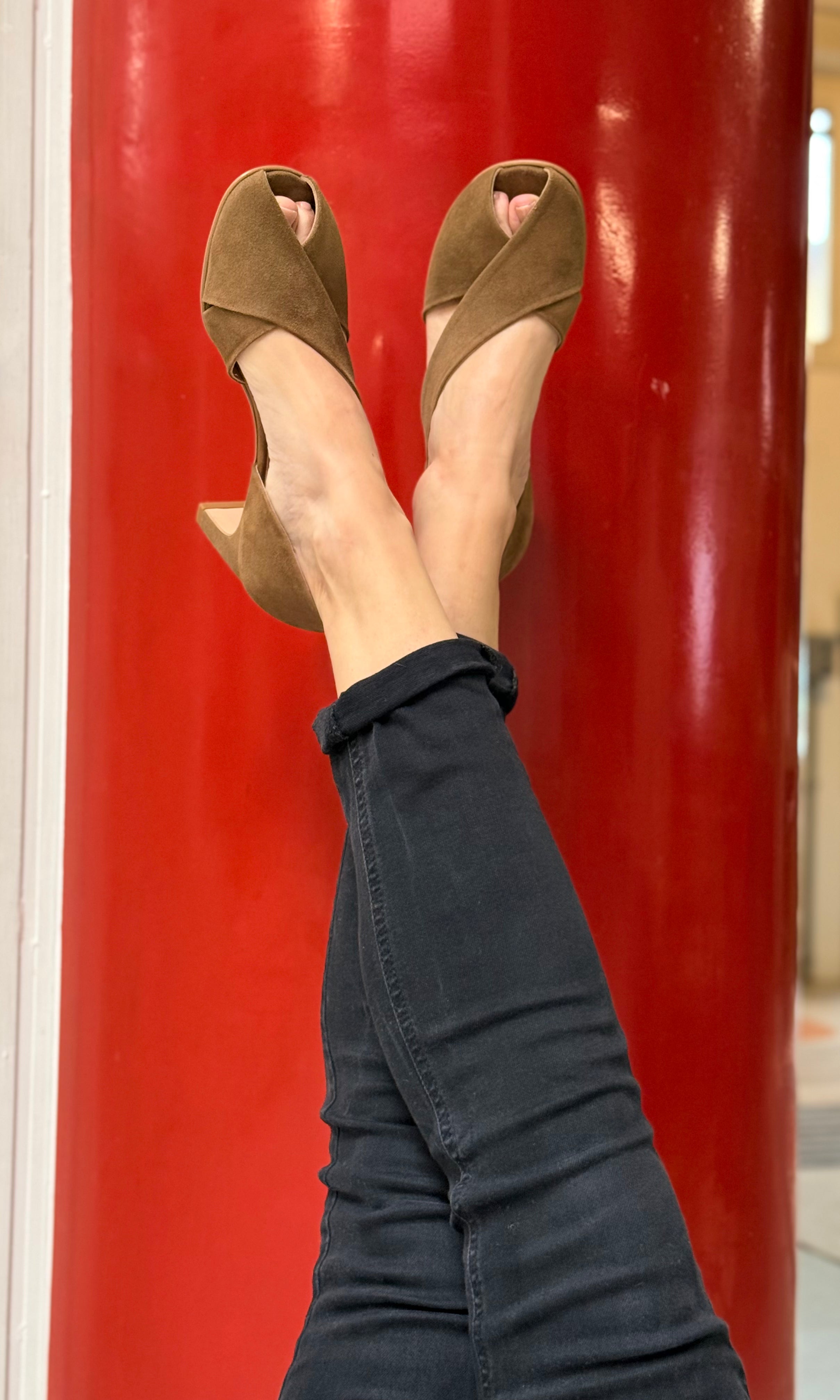 Image of Hoofy Sand sandalo open toe in camoscio color sabbia tacco 6 artigianale marchigiana