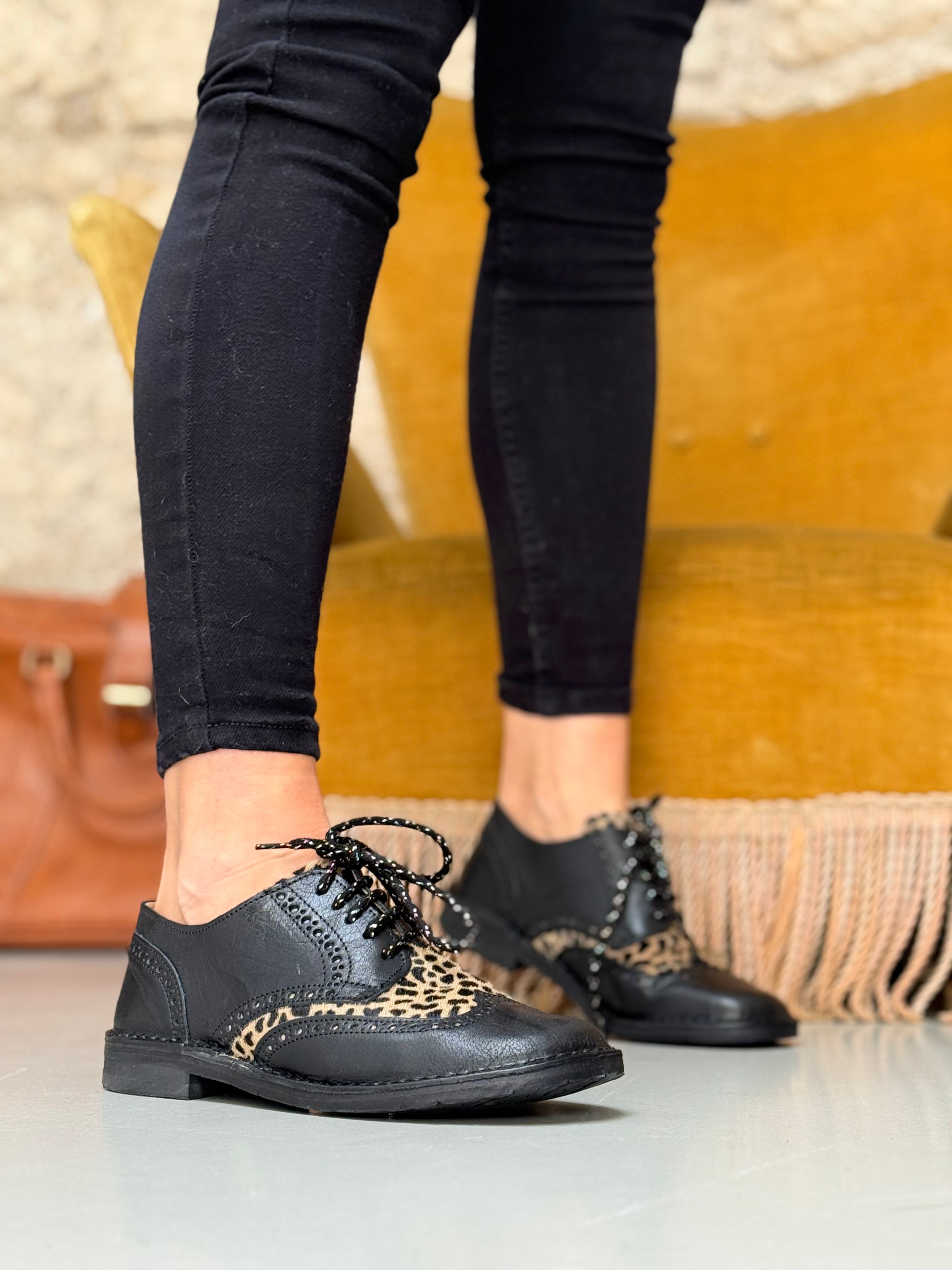 Image of Pinocchio Pony Black scarpa bassa stringata in cavallino e pelle nera artigianale toscana