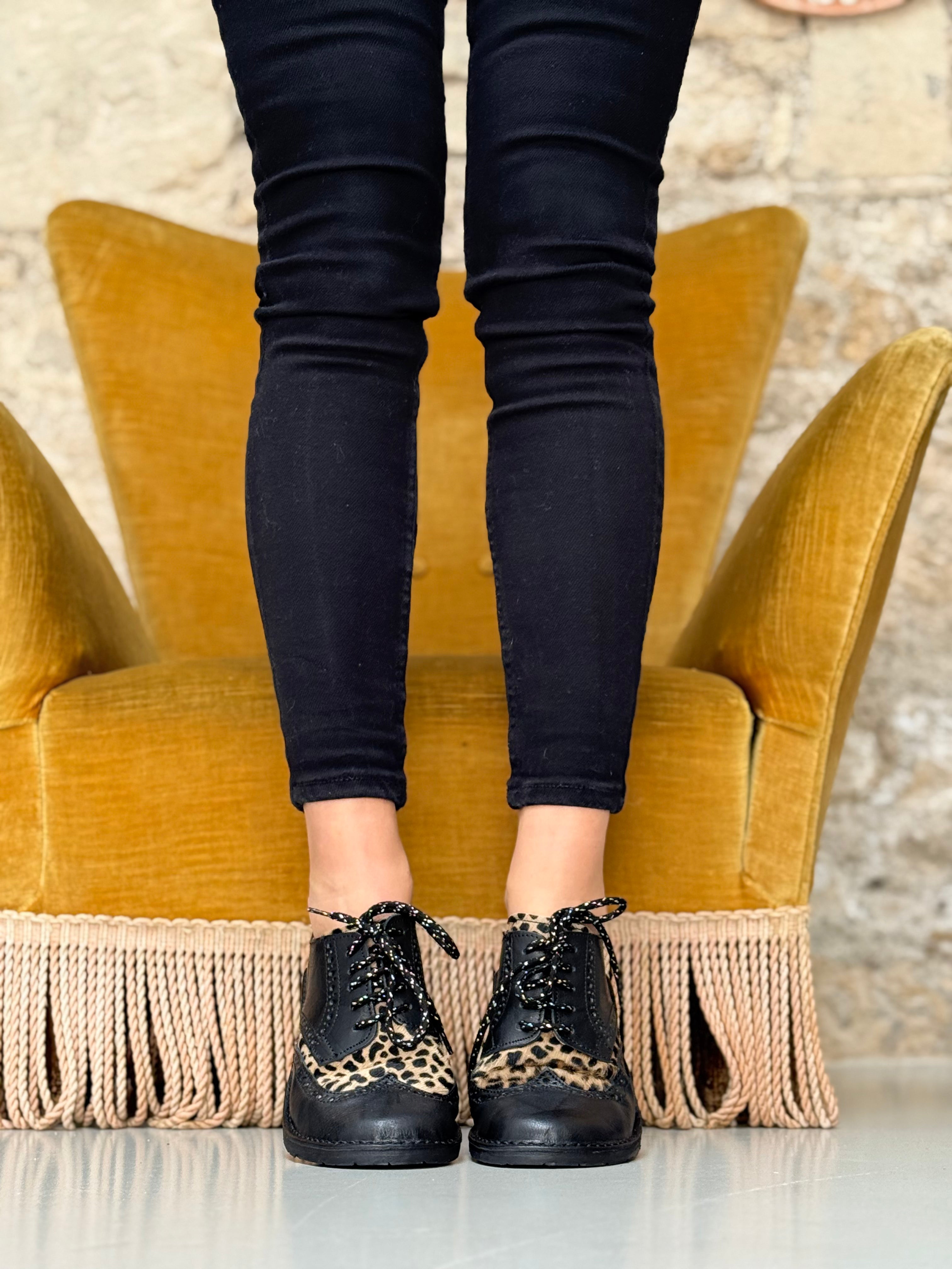 Image of Pinocchio Pony Black scarpa bassa stringata in cavallino e pelle nera artigianale toscana