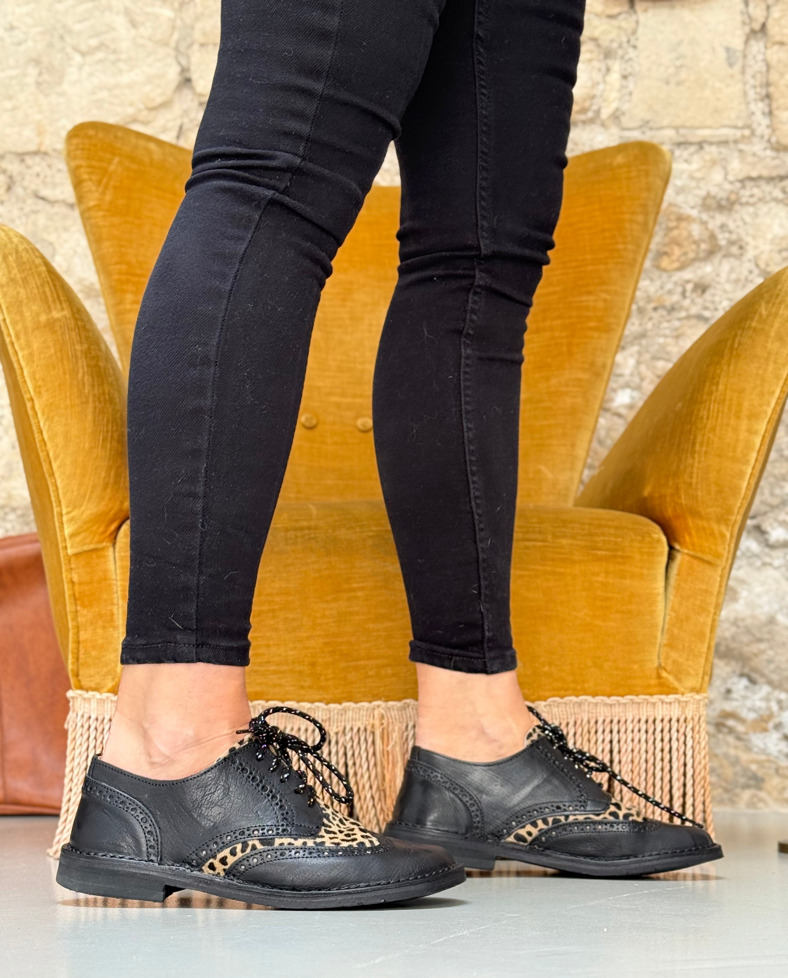 Image of Pinocchio Pony Black scarpa bassa stringata in cavallino e pelle nera artigianale toscana