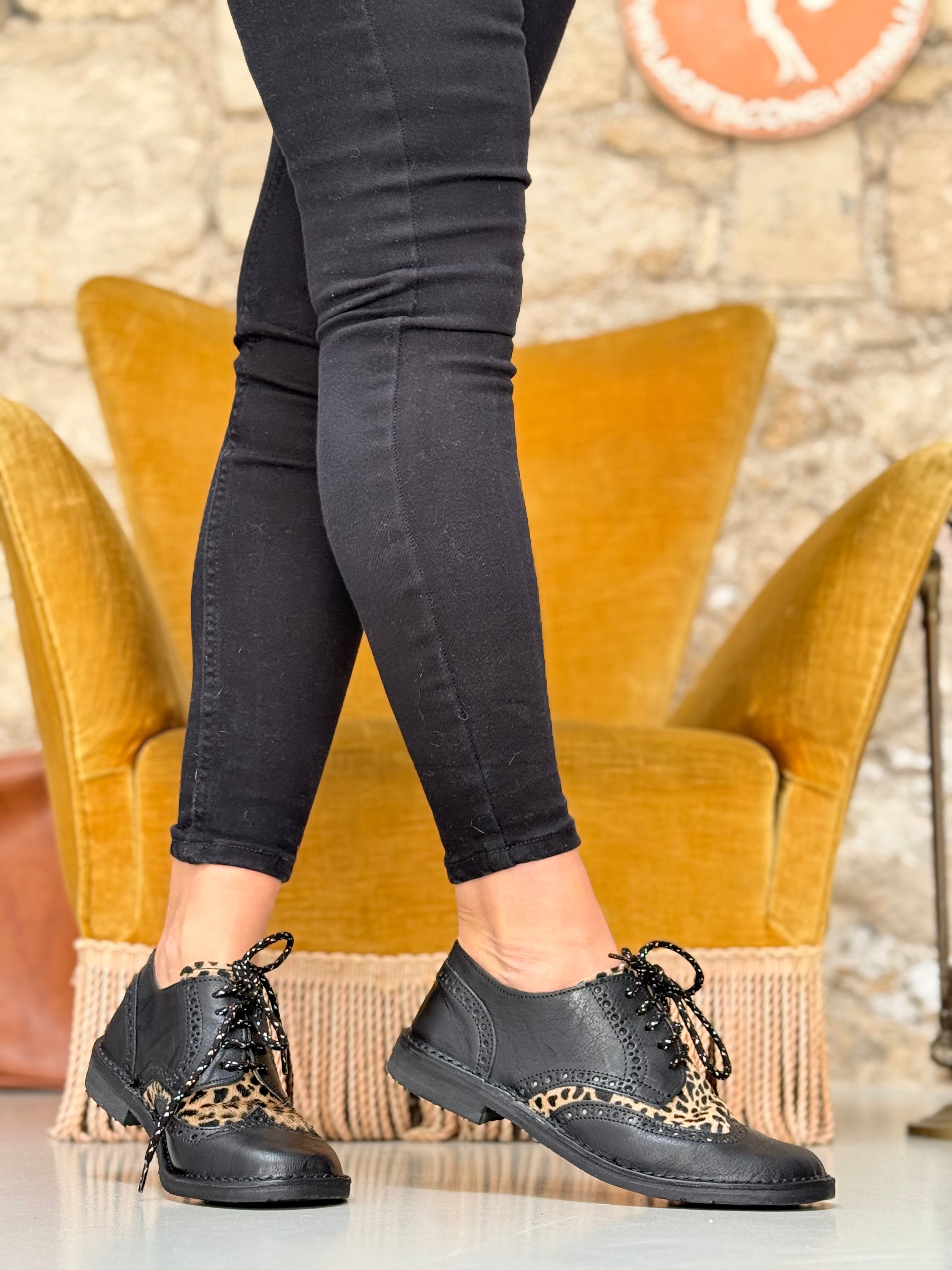 Image of Pinocchio Pony Black scarpa bassa stringata in cavallino e pelle nera artigianale toscana