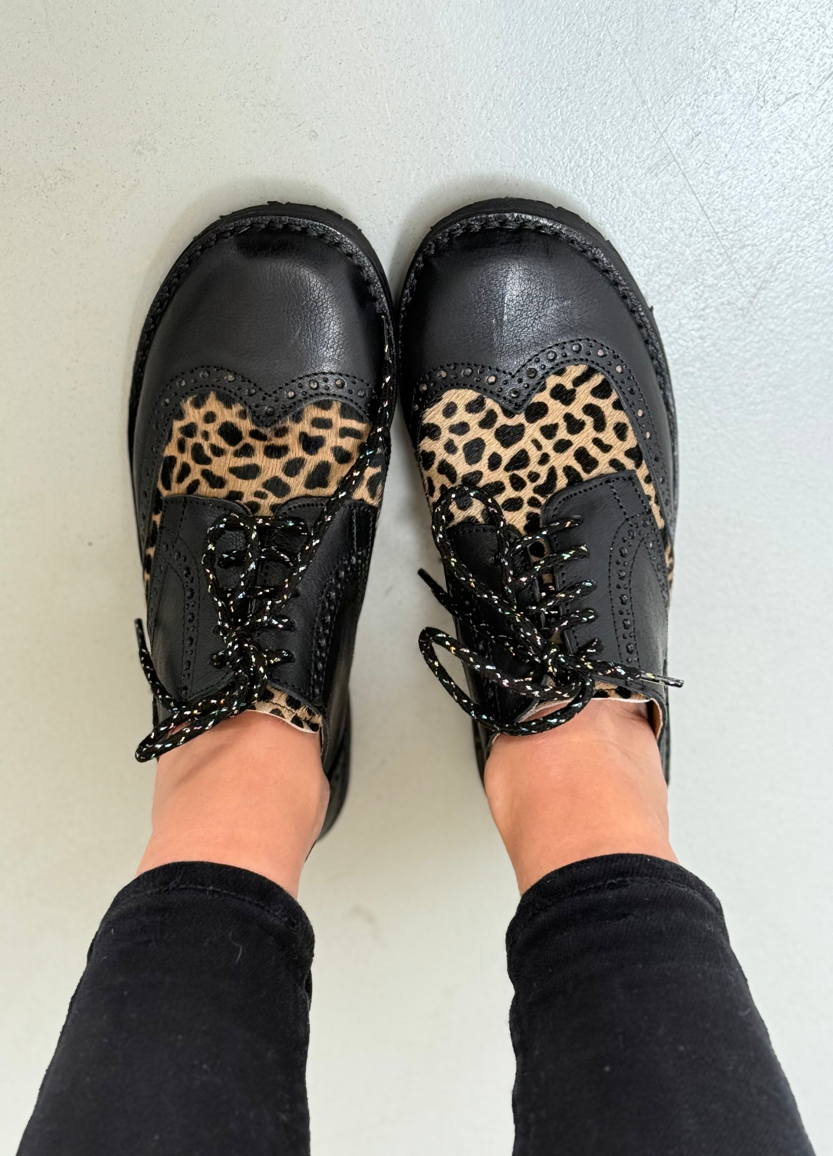 Image of Pinocchio Pony Black scarpa bassa stringata in cavallino e pelle nera artigianale toscana