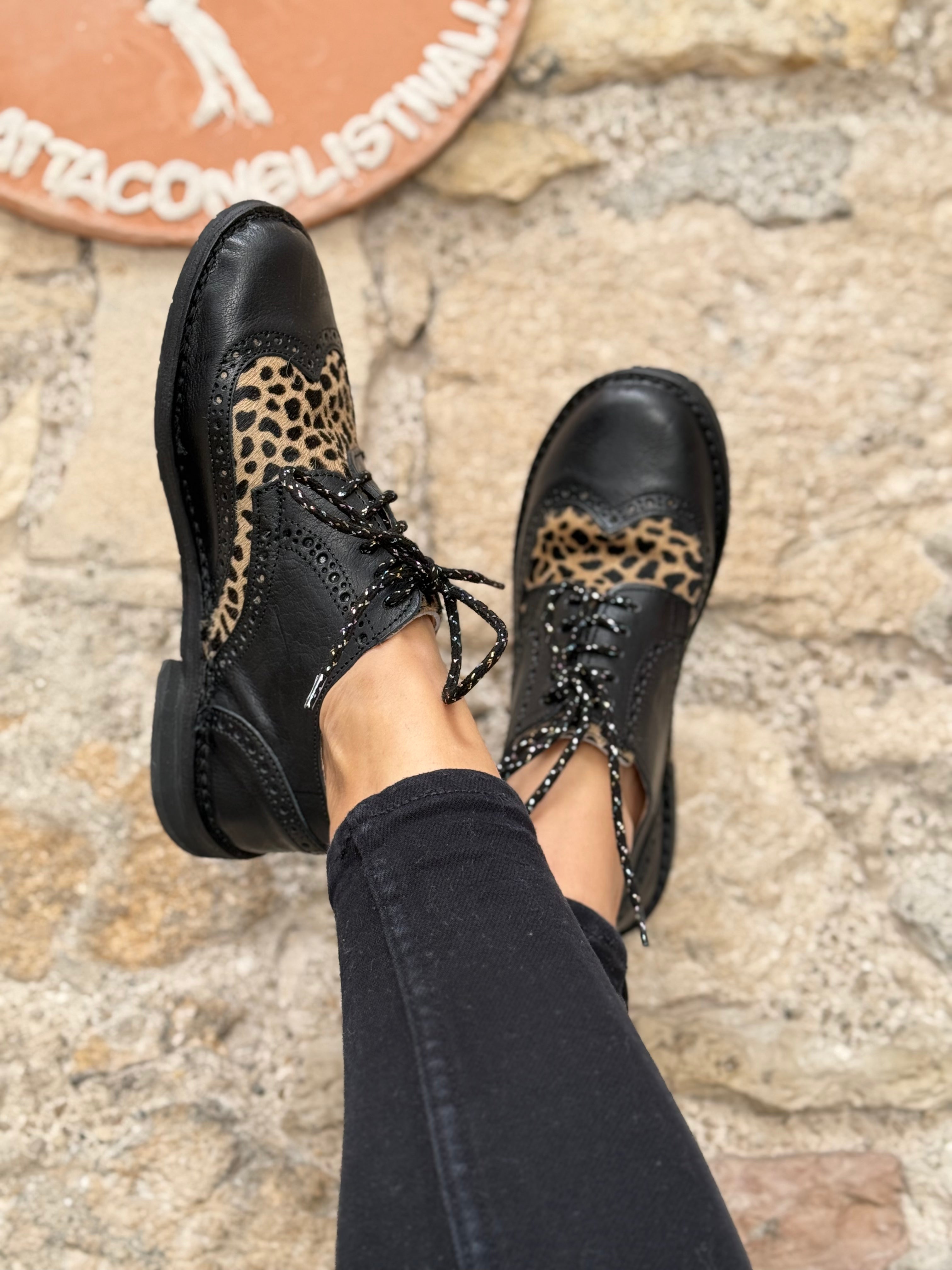 Image of Pinocchio Pony Black scarpa bassa stringata in cavallino e pelle nera artigianale toscana