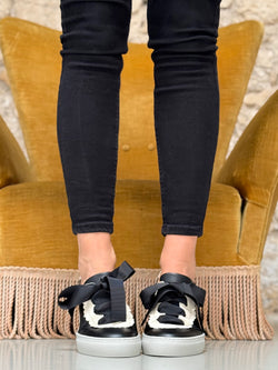Image of Egg Black sneaker in pelle nera con bavero panna e fusbet interno artigianale marchigiana
