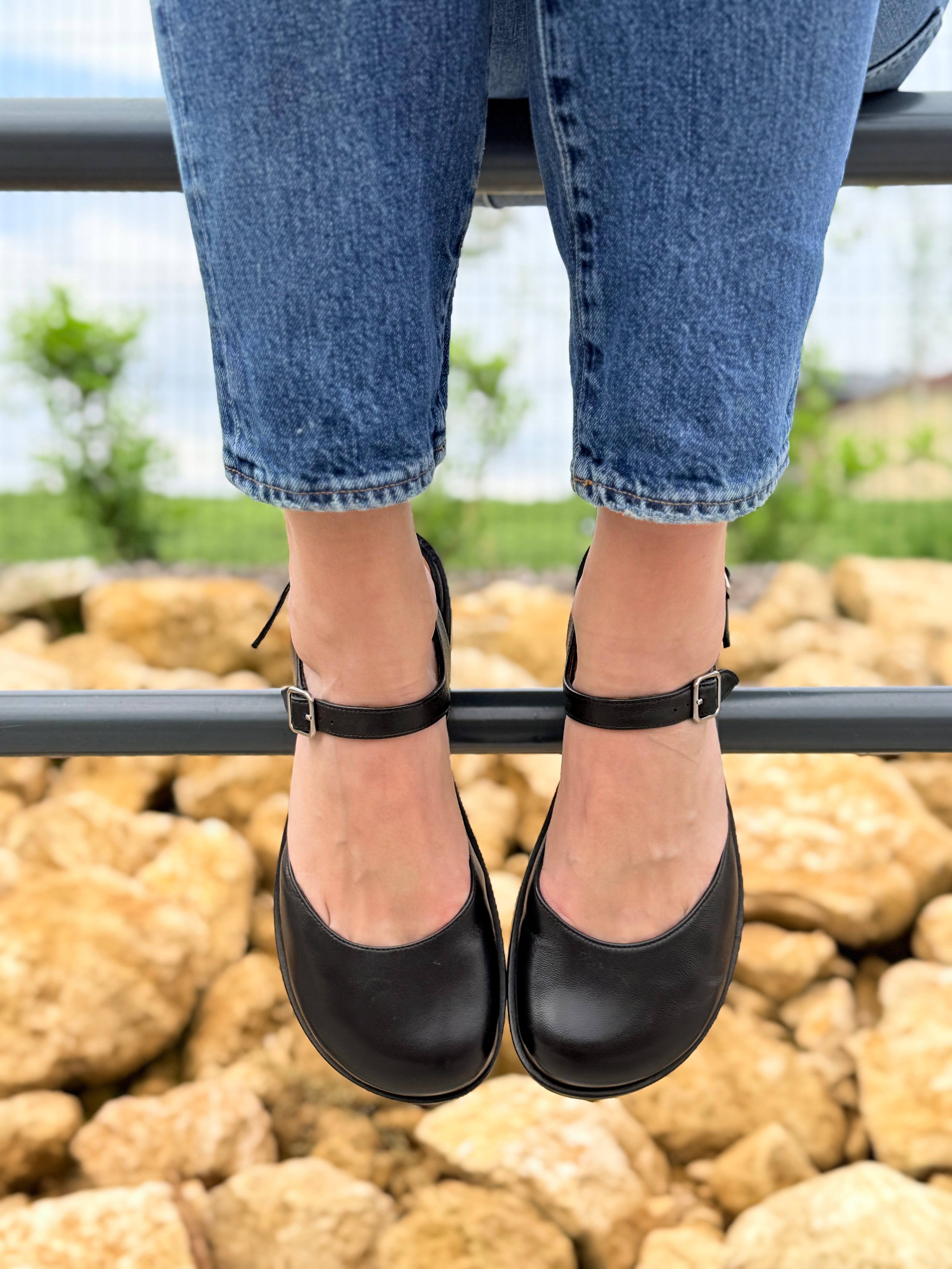Image of Baloo Black scarpina bassa a chanel in nappa nera con doppia fibbia artigianale lagattaconglistivali