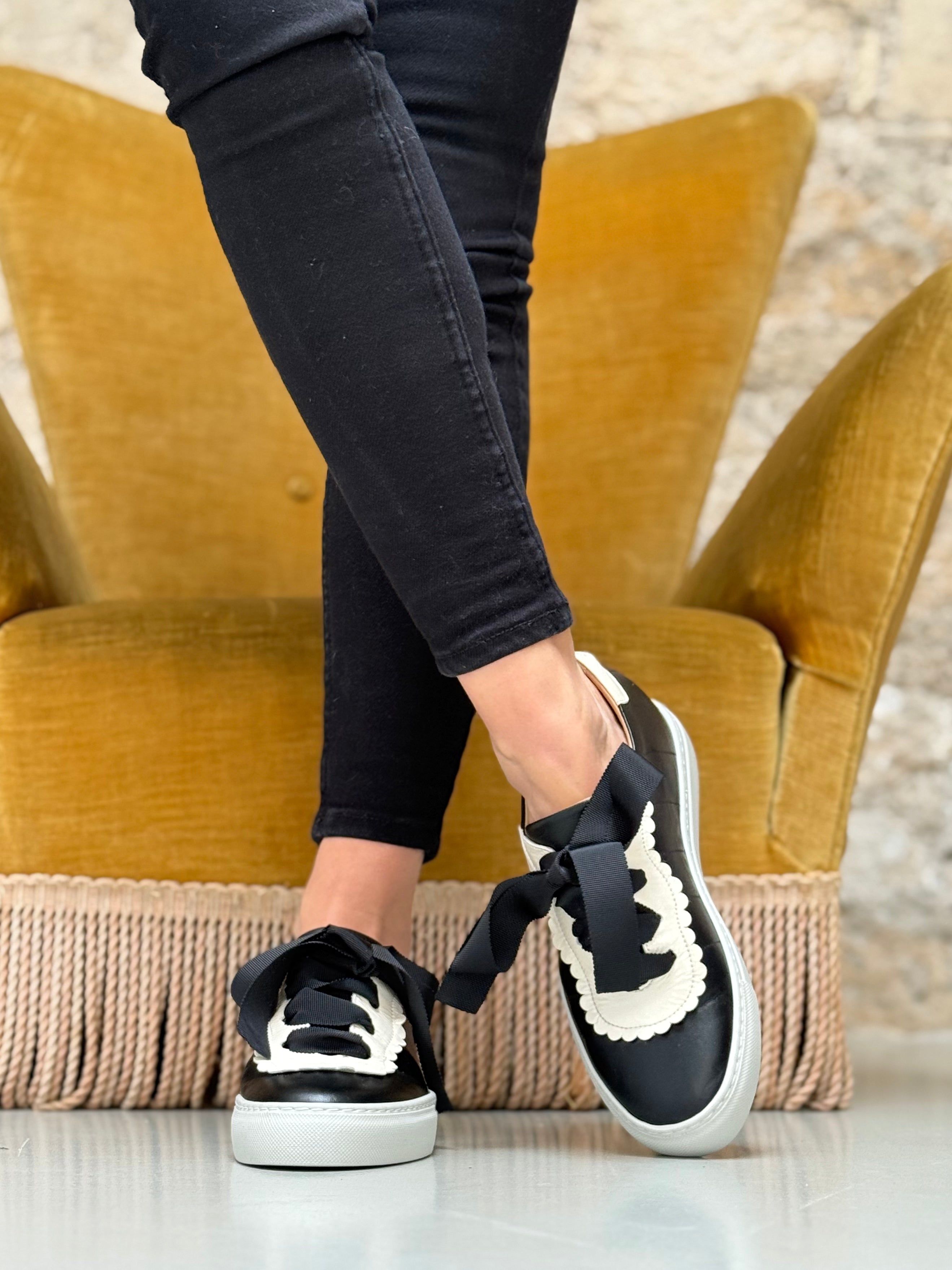 Image of Egg Black sneaker in pelle nera con bavero in naplak panna e fusbet interno artigianale marchigiana