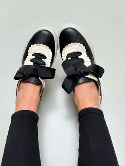 Image of Egg Black sneaker in pelle nera con bavero panna e fusbet interno artigianale marchigiana