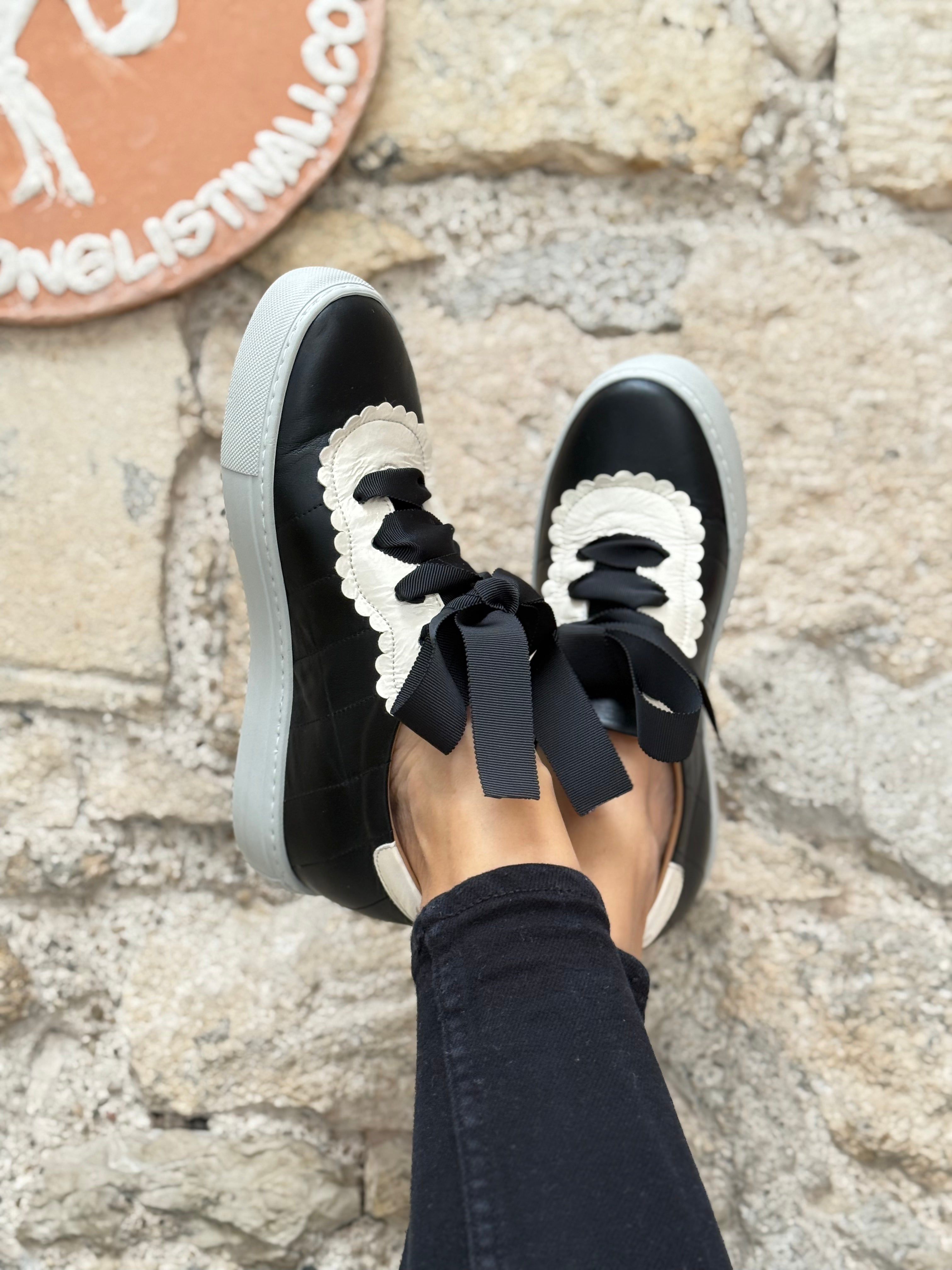 Image of Egg Black sneaker in pelle nera con bavero in naplak panna e fusbet interno artigianale marchigiana