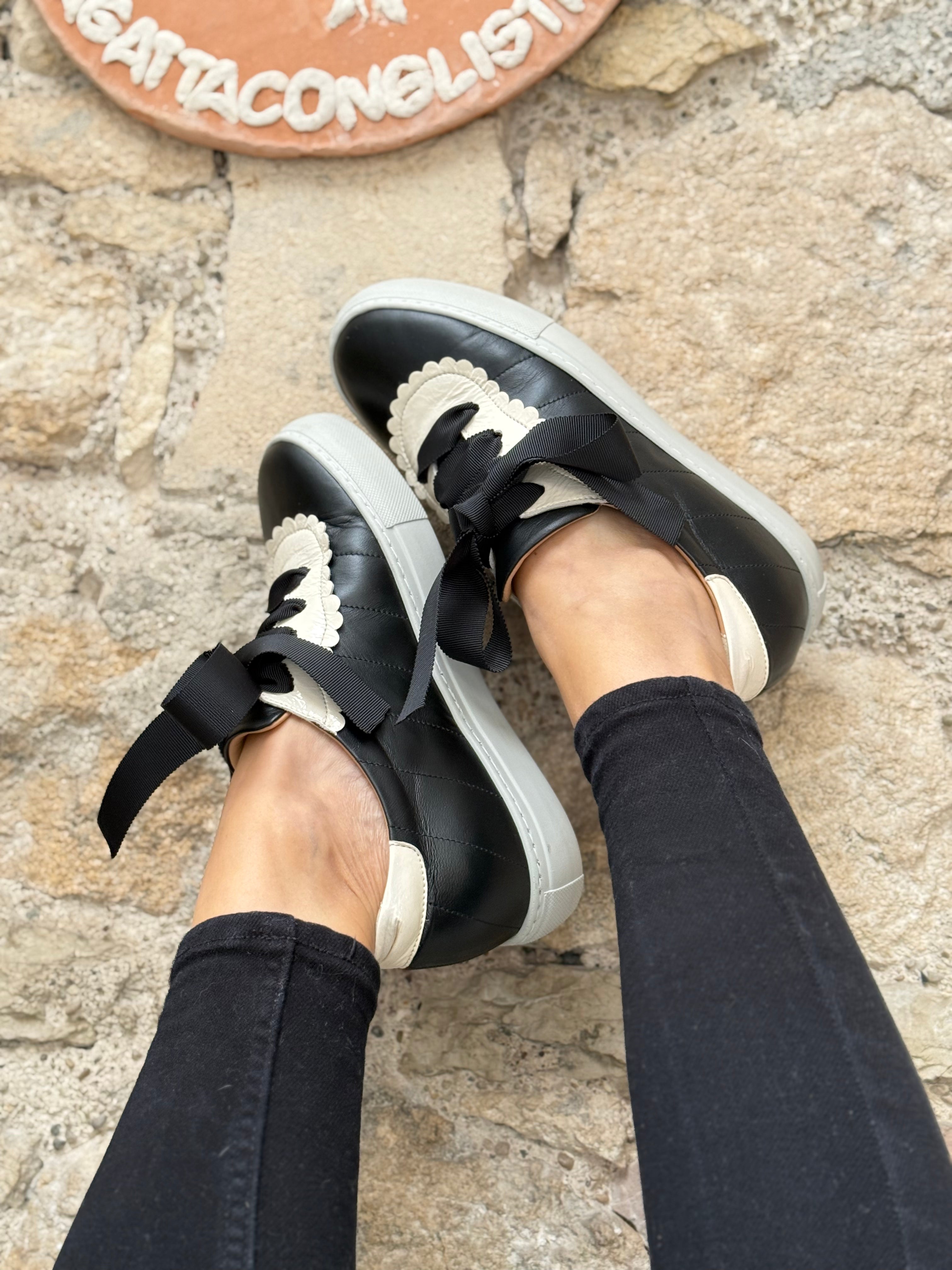 Image of Egg Black sneaker in pelle nera con bavero in naplak panna e fusbet interno artigianale marchigiana