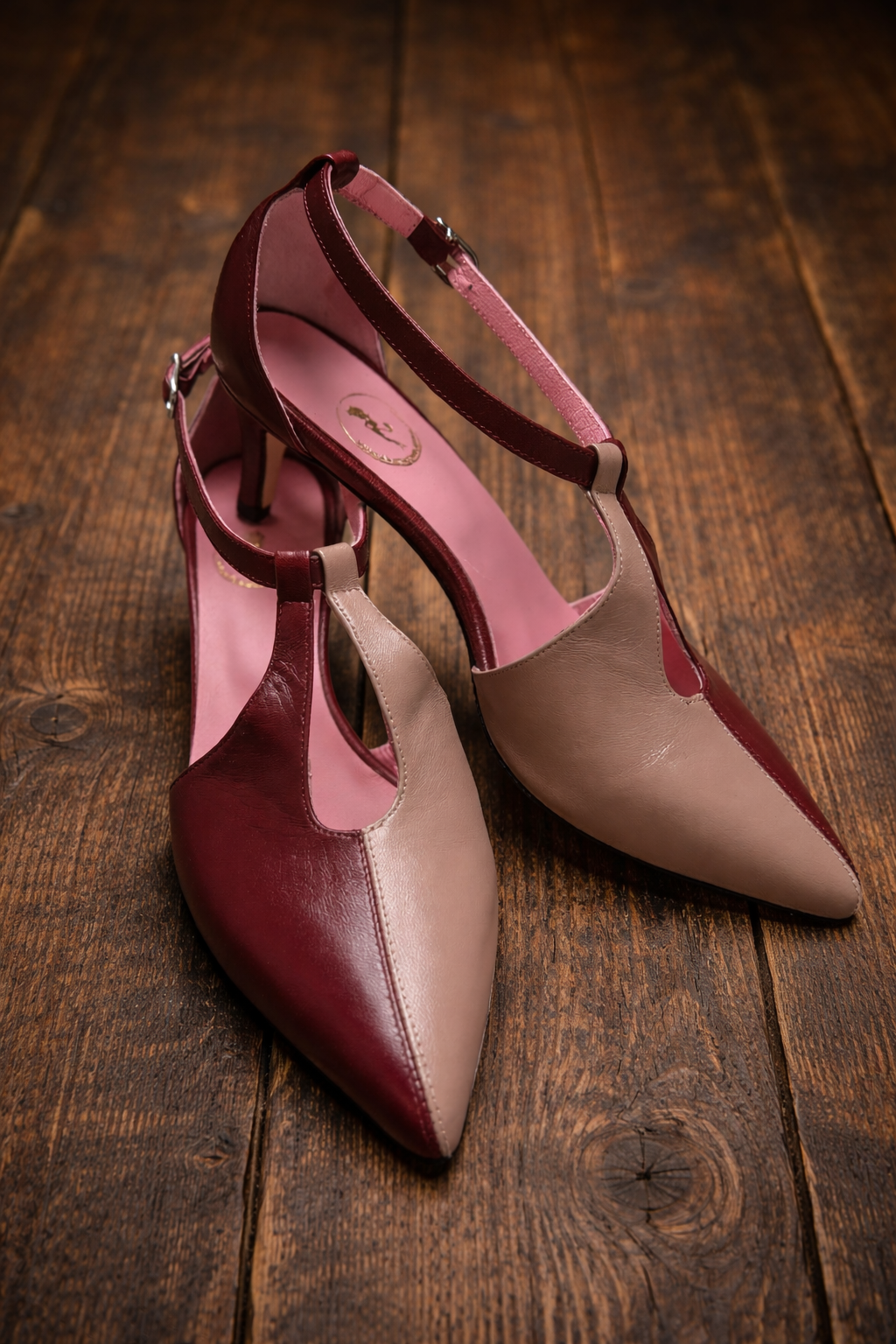 Image of Celebro Bordrose decollete t-bar sfilata con tacco 5 in nappa bordeaux e  rosa antico artigianale toscana