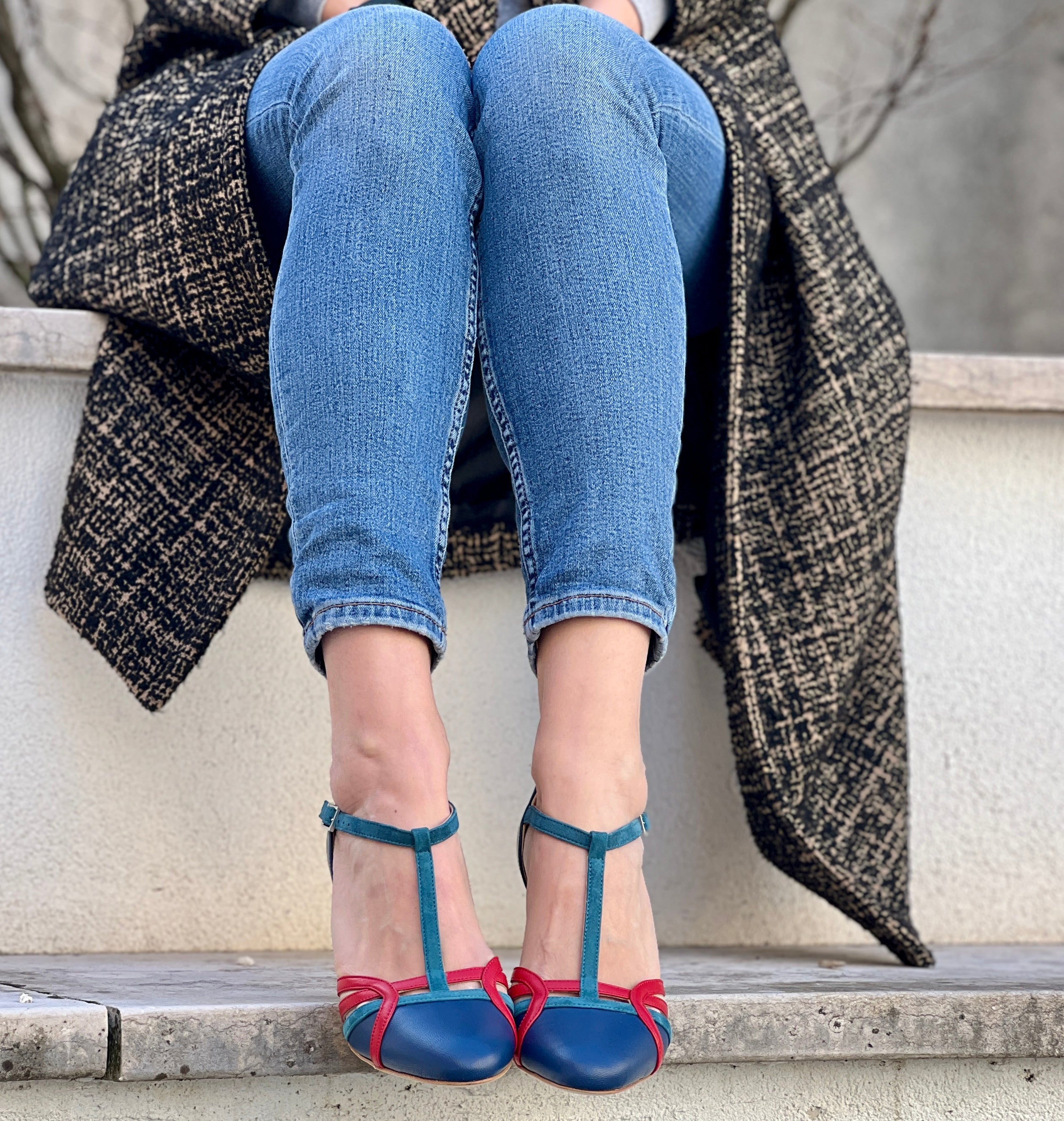 Image of Alika Blue decollete t-bar in pelle blu con cinturino stile vintage tacco 7 cm artigianale marchigiana