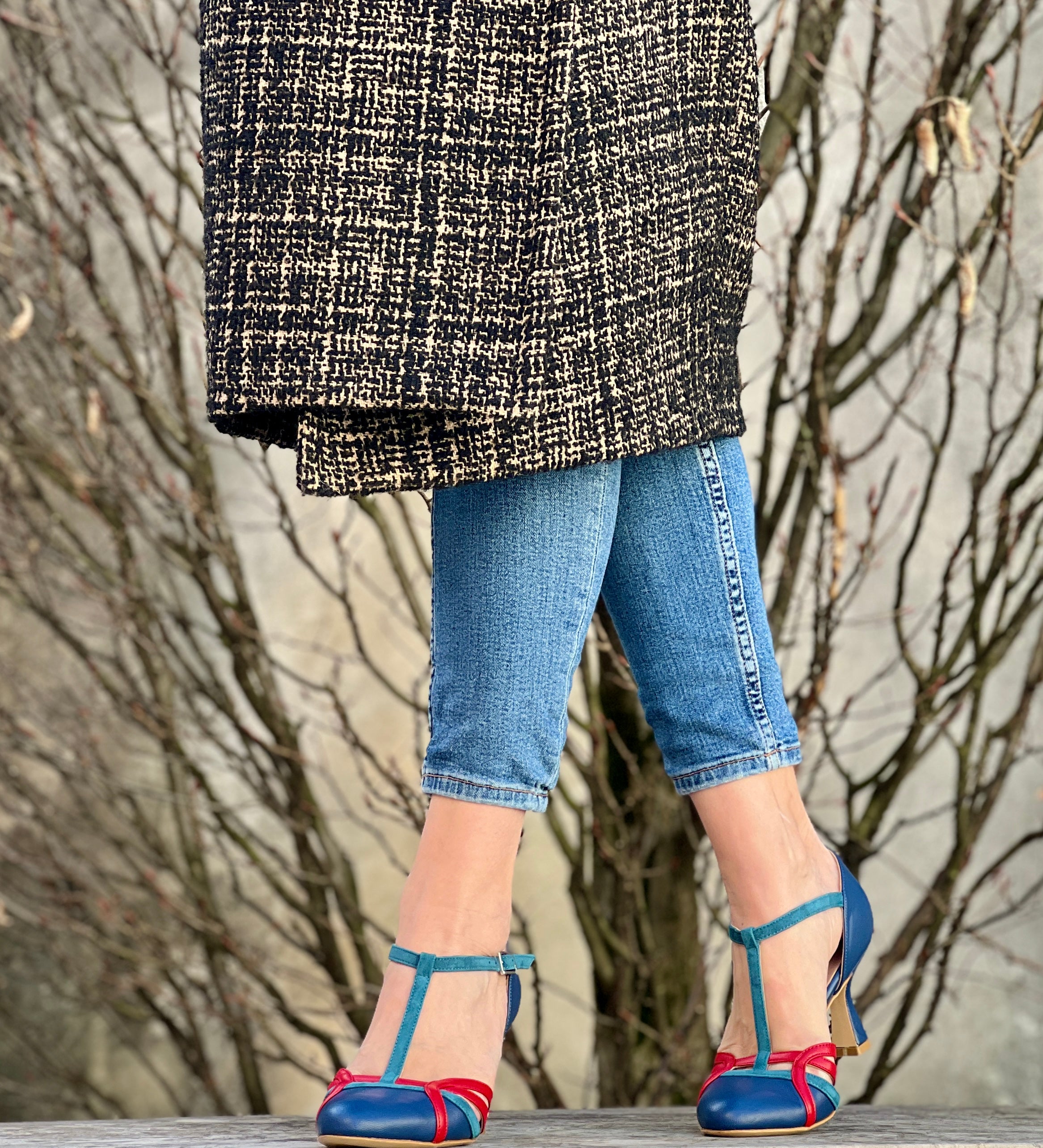 Alika Blue decollete t-bar in pelle blu con cinturino stile vintage artigianale marchigiana