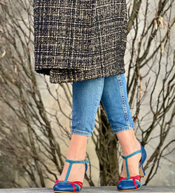 Image of Alika Blue decollete t-bar in pelle blu con cinturino stile vintage artigianale marchigiana