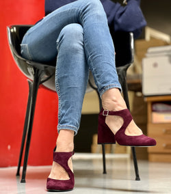 Image of Rafi Bordeaux scarpina con tacco8 cm  in camoscio bordeaux artigianale marchigiana