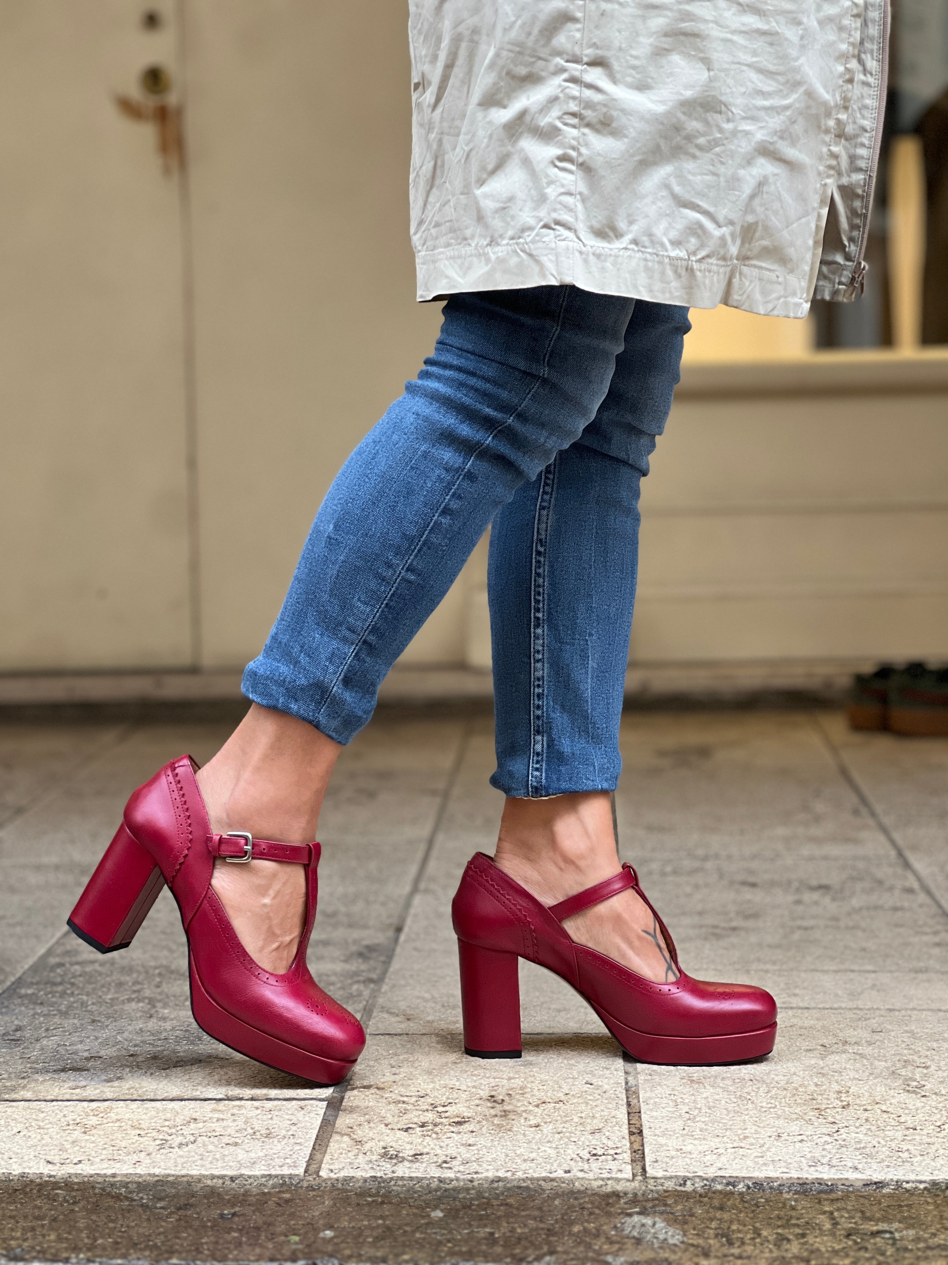 Image of Hanna Card t bar con plateau e tacco in nappa rossa tacco 8 cm artigianale Lagattaconglistivali