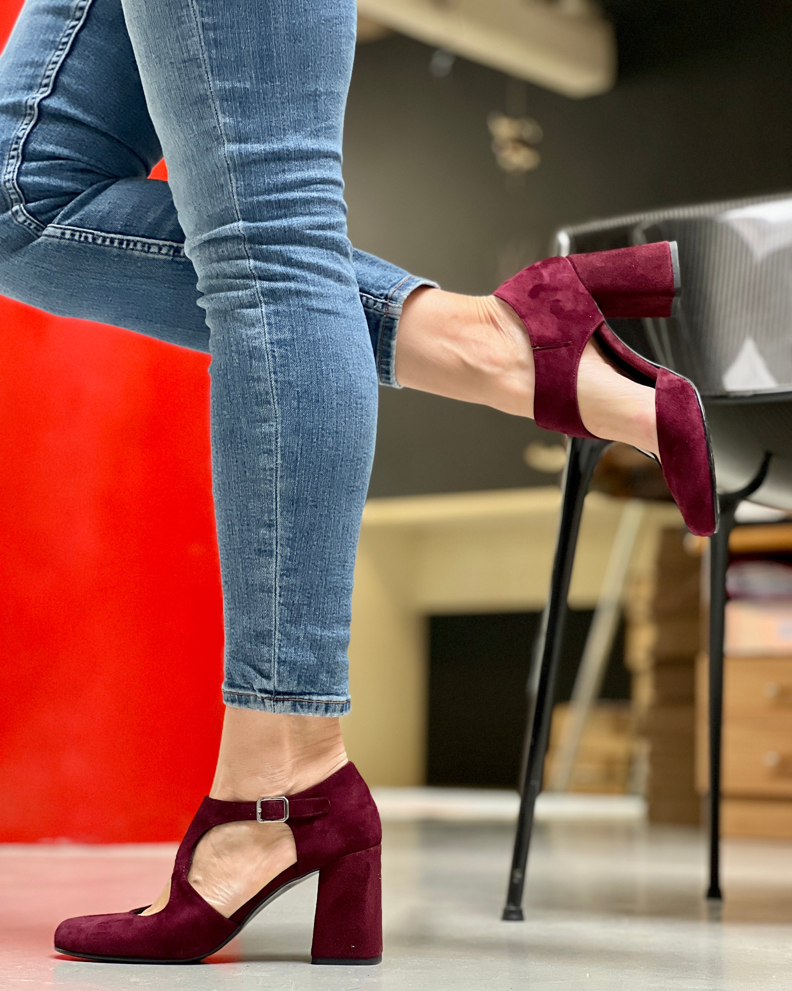 Image of Rafi Bordeaux scarpina con tacco8 cm  in camoscio bordeaux artigianale marchigiana