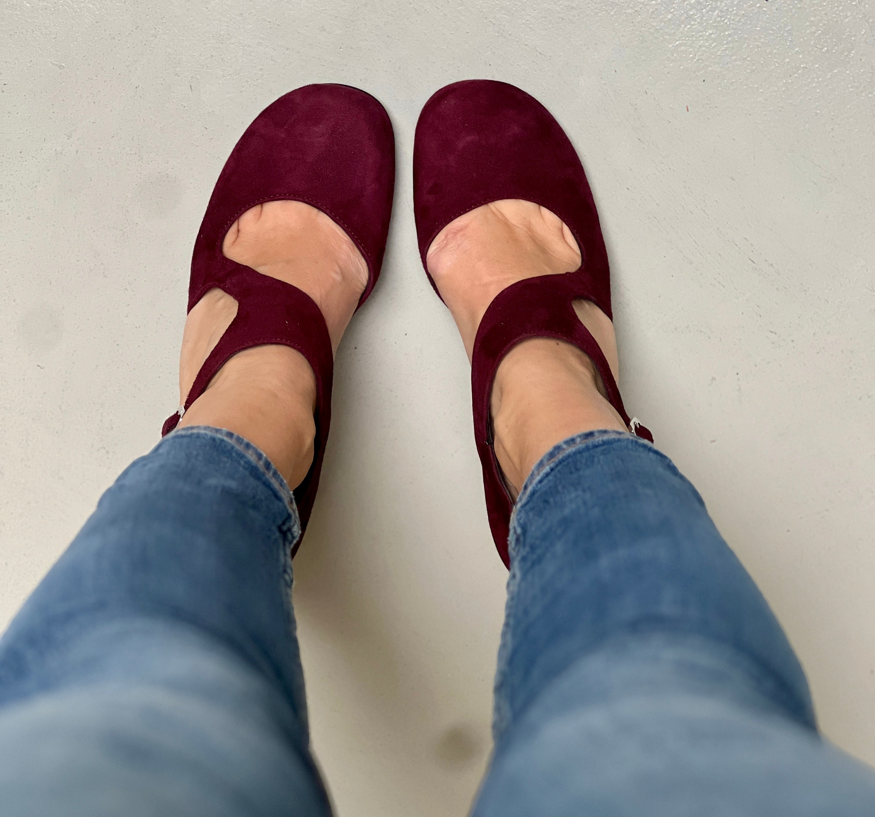 Image of Rafi Bordeaux scarpina con tacco8 cm  in camoscio bordeaux artigianale marchigiana