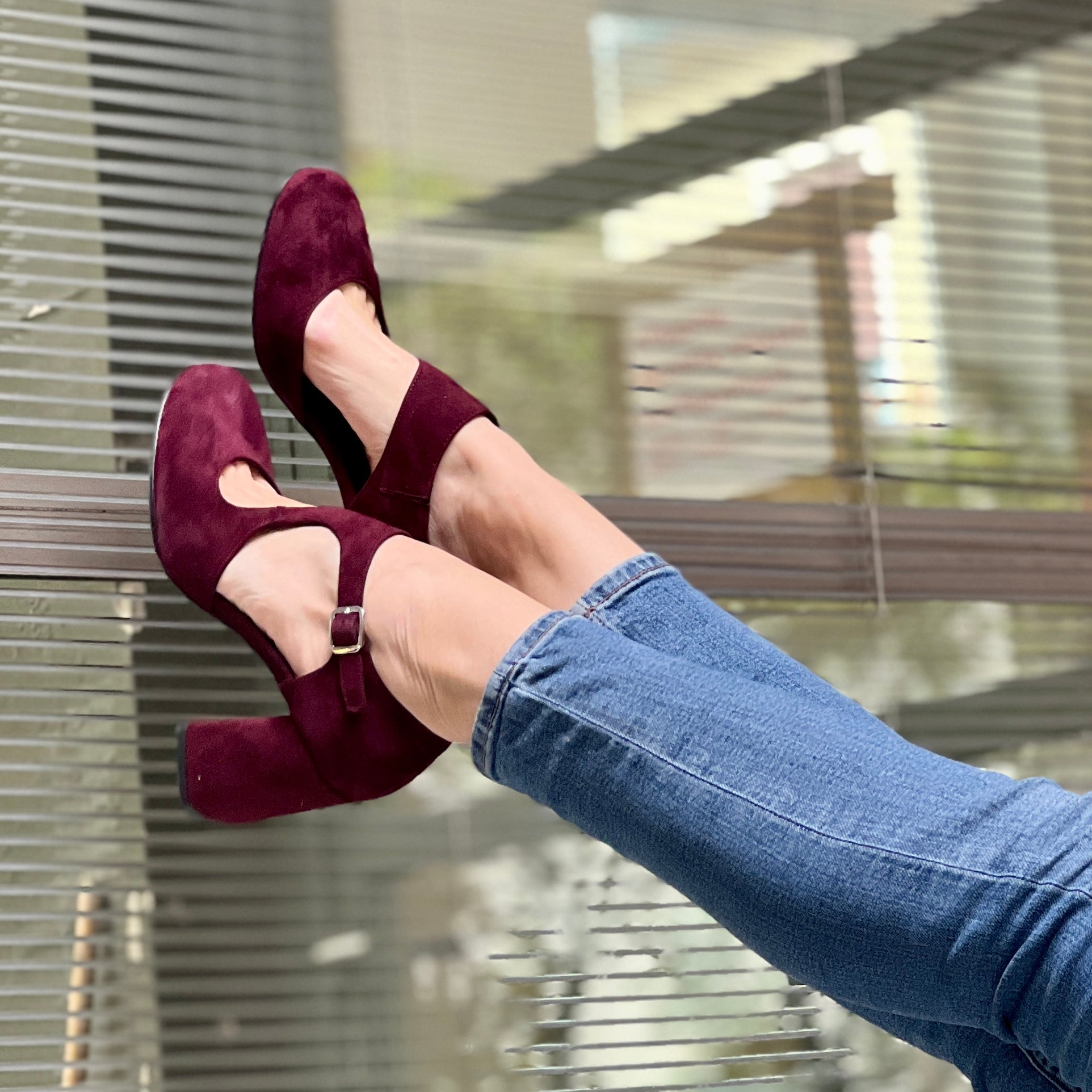 Image of Rafi Bordeaux scarpina con tacco8 cm  in camoscio bordeaux artigianale marchigiana