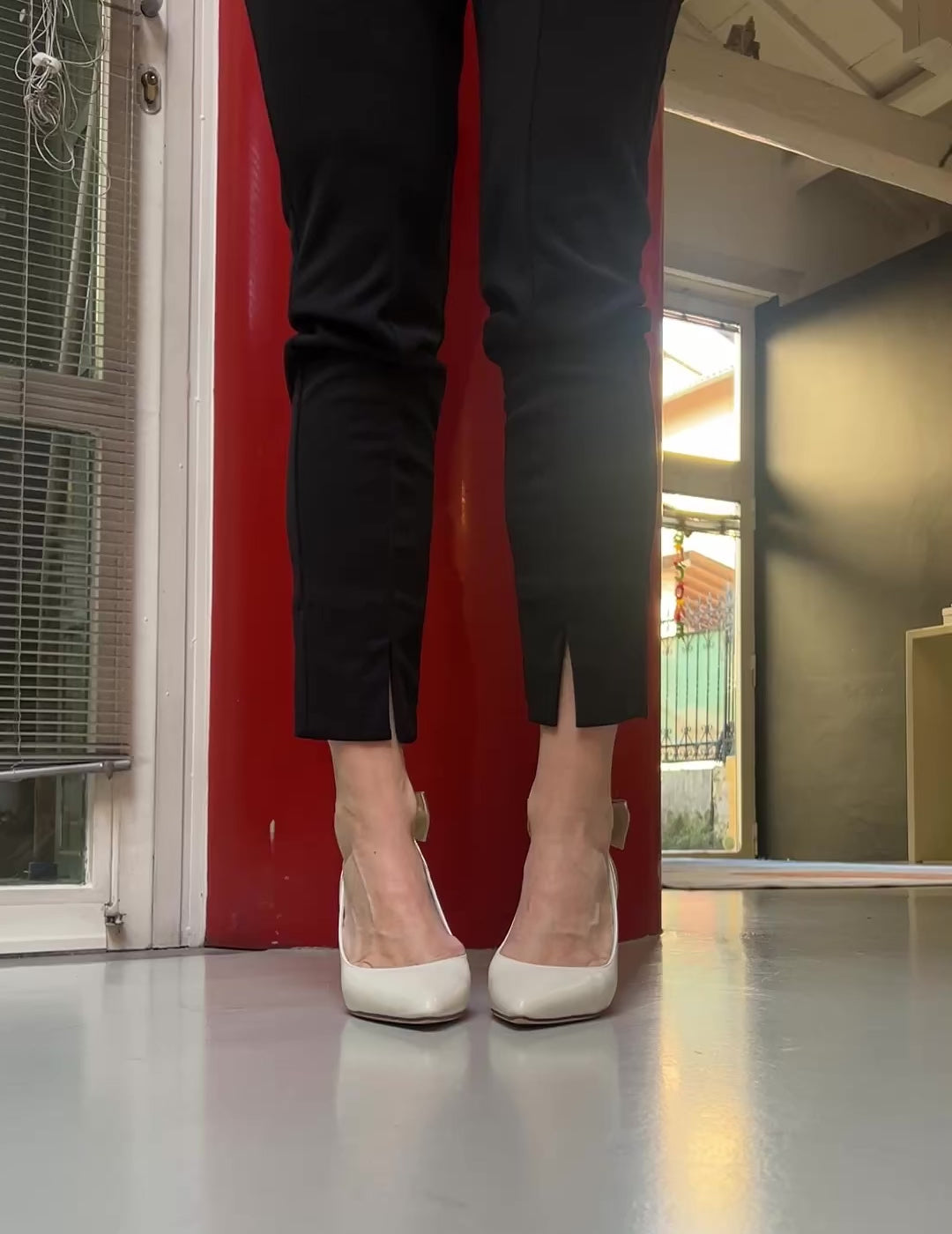 Image of Giove Avo decollete in pelle avorio con fiocco tacco 8cm artigianale toscana