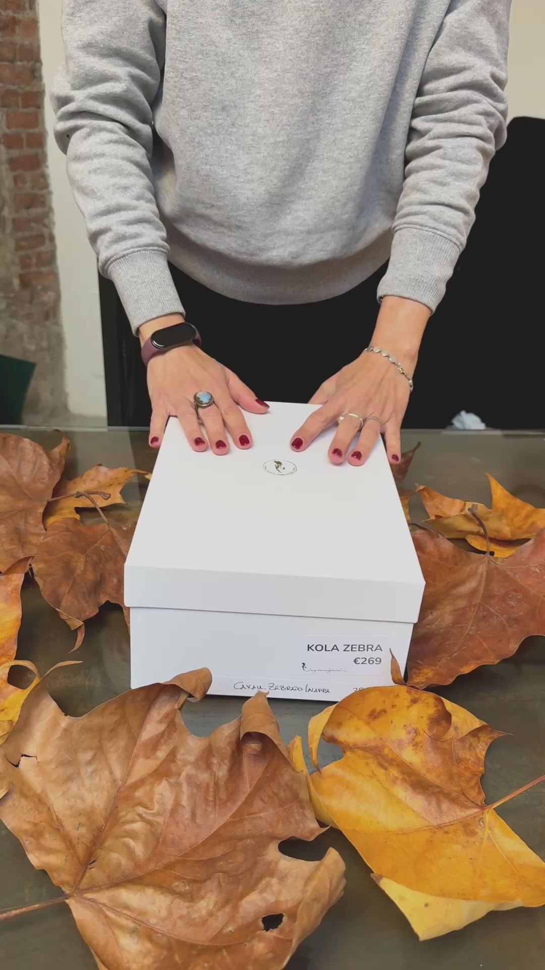 Image of Kola Zebra bebe t-bar in cavallino zebrato lavorazione a sacchetto artigianale marchigiana