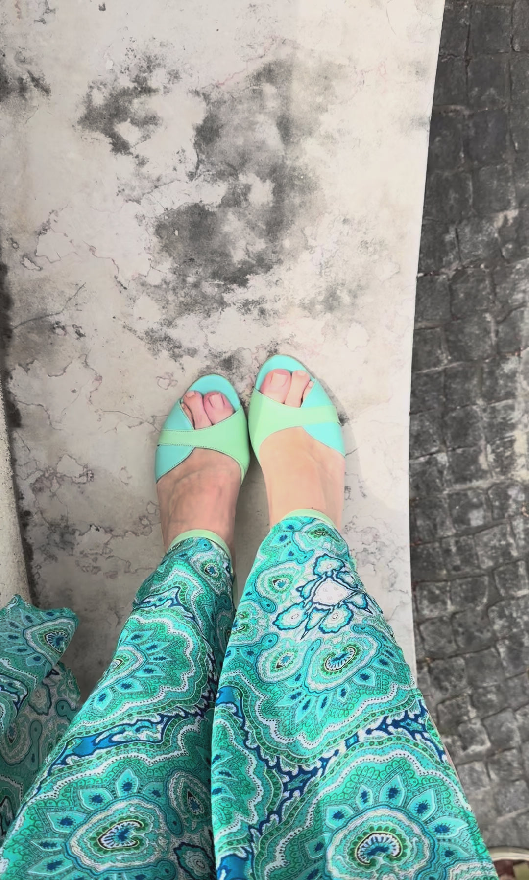 Image of Silente Tiffany sandalo in nappa azzurra e verde menta tacco 6.5 artigianale pugliese
